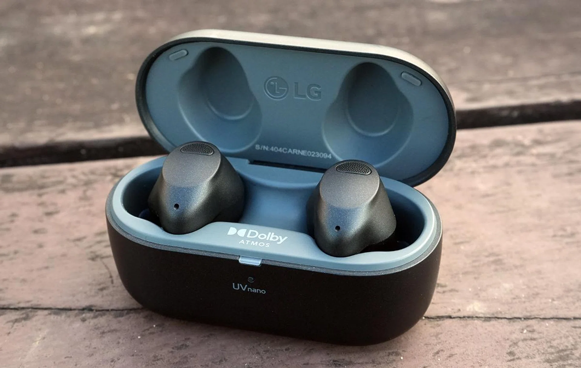 The earbuds are compact, light, and fit snugly in my ears. Photo: HWZ