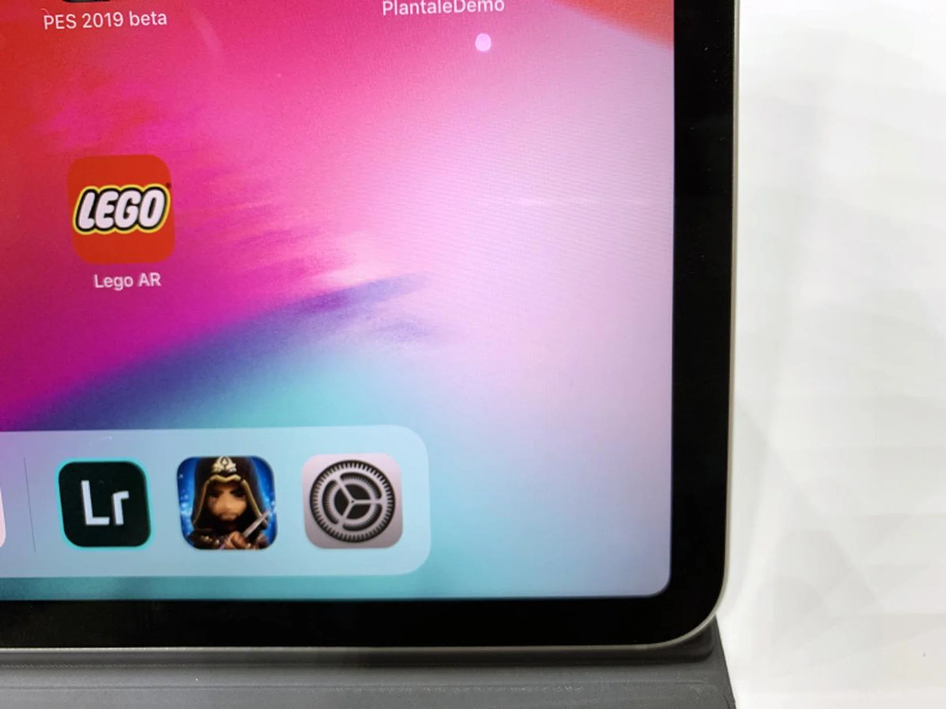 See how thin the bezels are.
