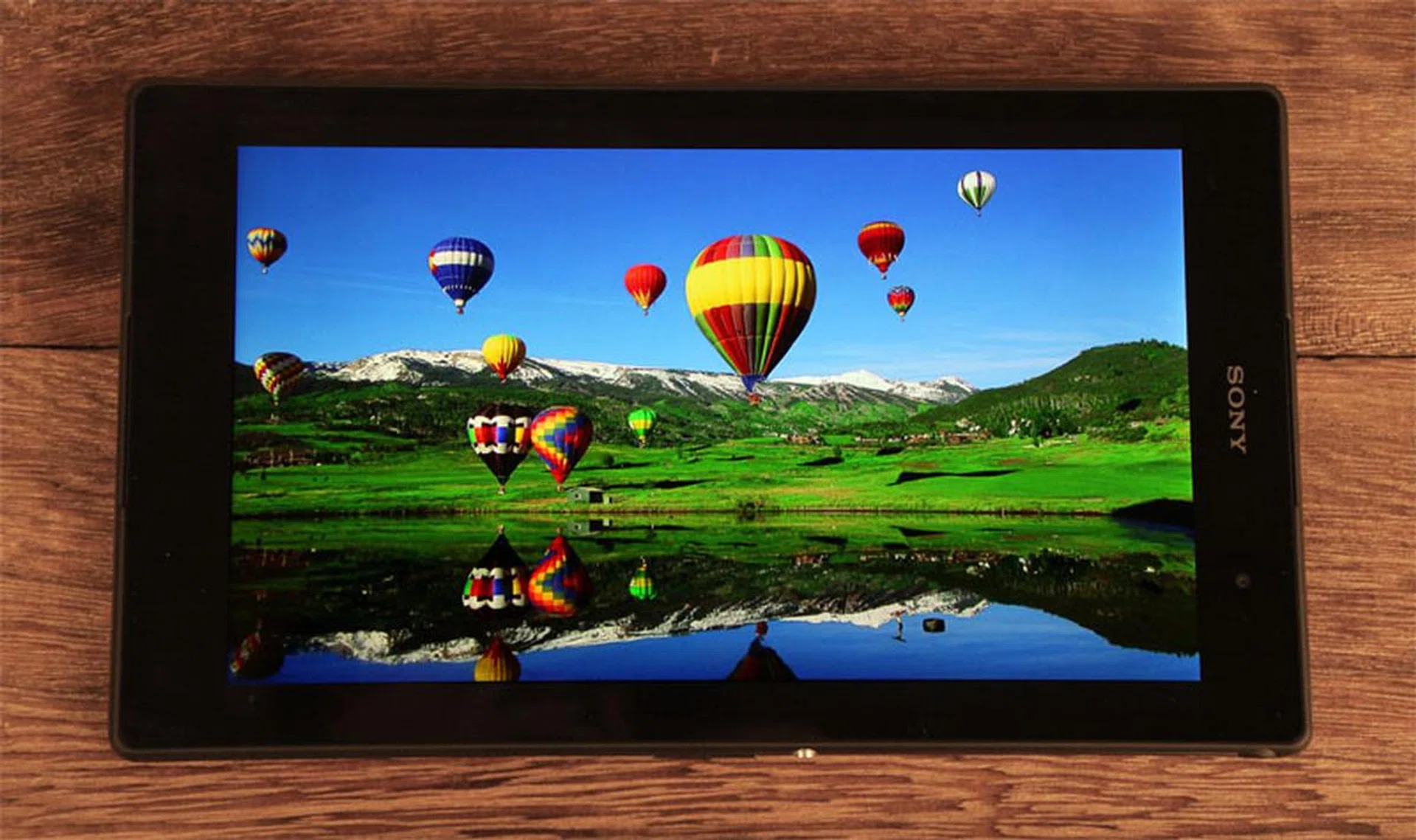 The Z3 tablet's display is bright and vivid with good contrast and wide viewing angles.