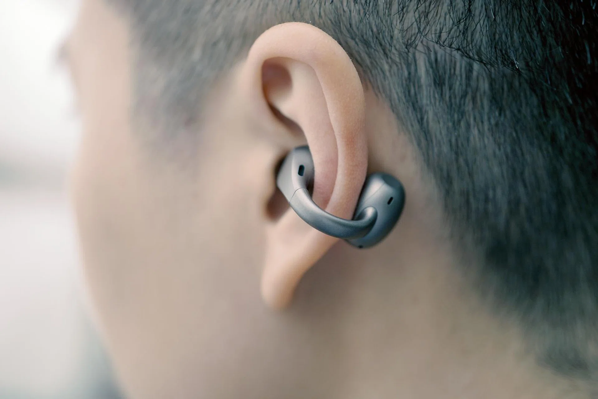 OPPO Enco Clip2 earbuds