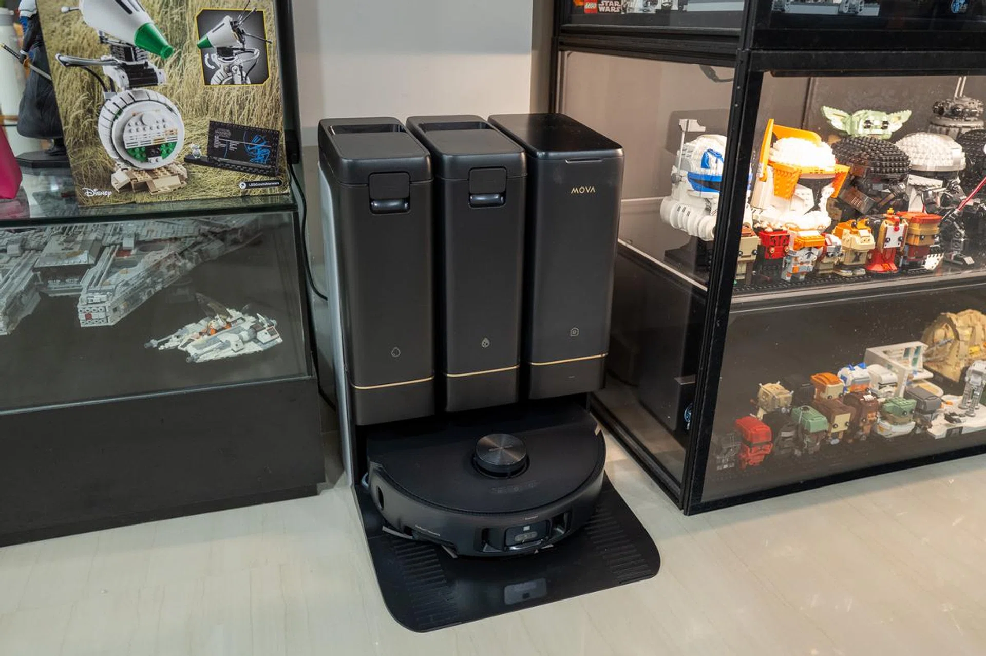 Beauty is in the eye of the beholder, but the Z50 Ultra's base station is nicely design in my opinion. Photo: HWZ