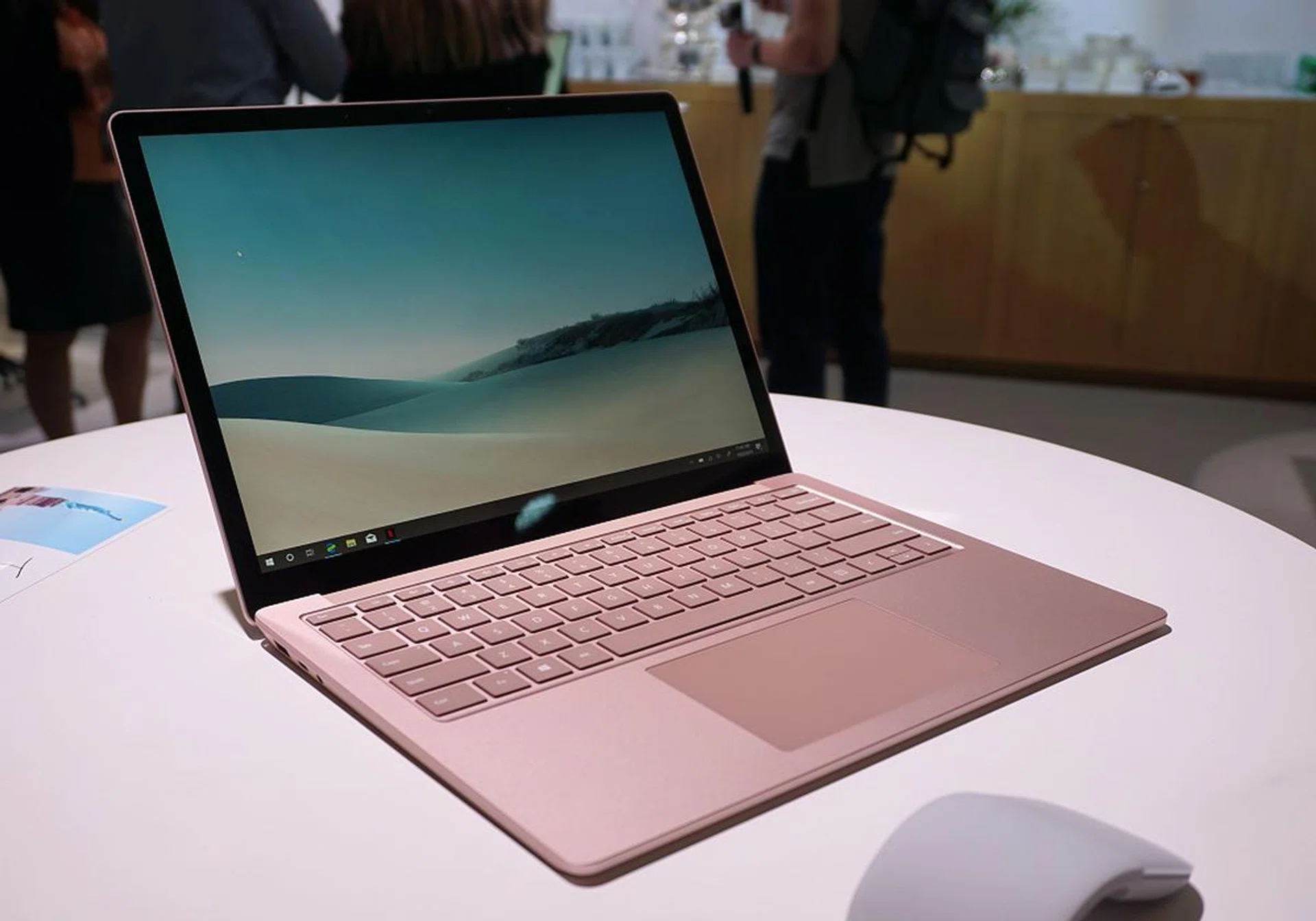 How do you like the new Sandstone colourway and in an all-aluminium finish without the Alcantara material?