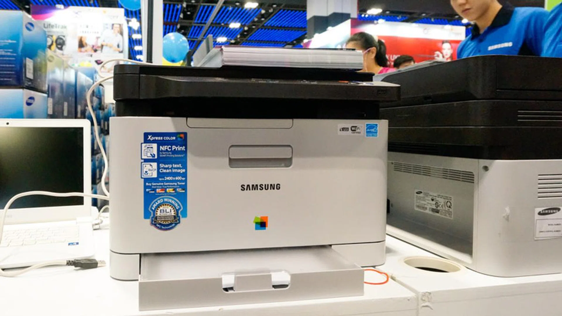 The Xpress C460FW is a 4-in-1 color multi-function laser printer that does Print, Copy and Scan. It’s NFC enabled, and supports Direct Mobile Print and Scan. It also does fax, and comes with three years On-site warranty (hardware only). It retails at S$388 at this show, and that also gets you S$20 in NTUC vouchers and a Probox Nekohako 5200mAh Power Bank (worth S$65).