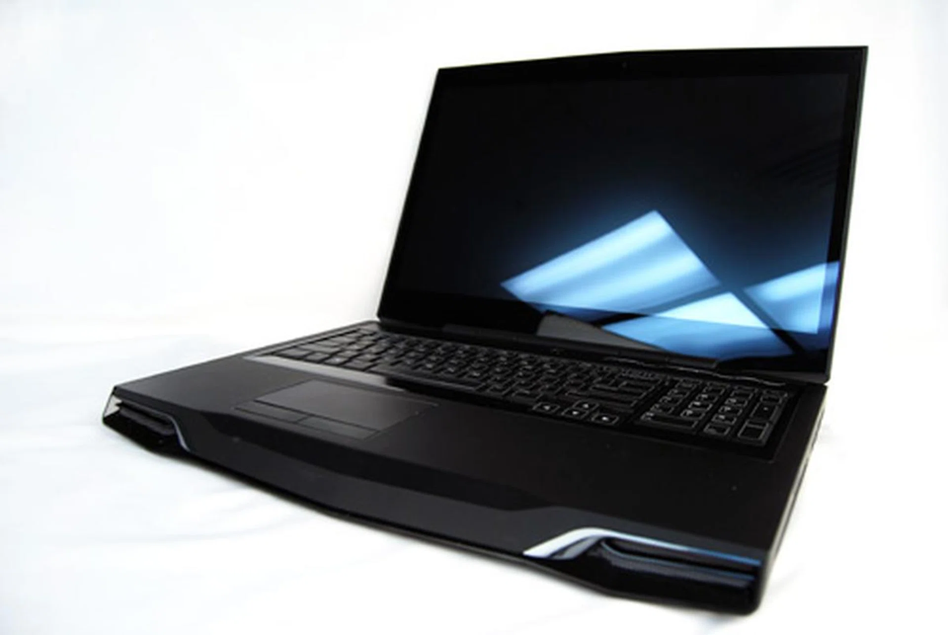 That's one shiny screen. Apart from that, the Dell Alienware M17X R3 should please most gamers. After all, it's one of the best spec'ed machines around. The caveat is its sheer bulk and high price.