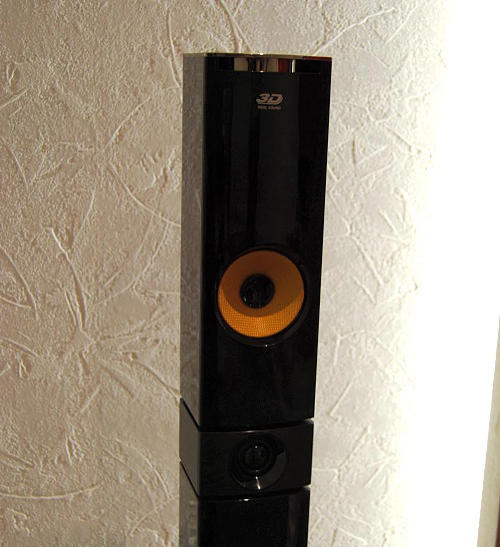 Here's a close-up of one of the tall-boy speakers and its new high-tensile Aramid fiber based speaker cones.