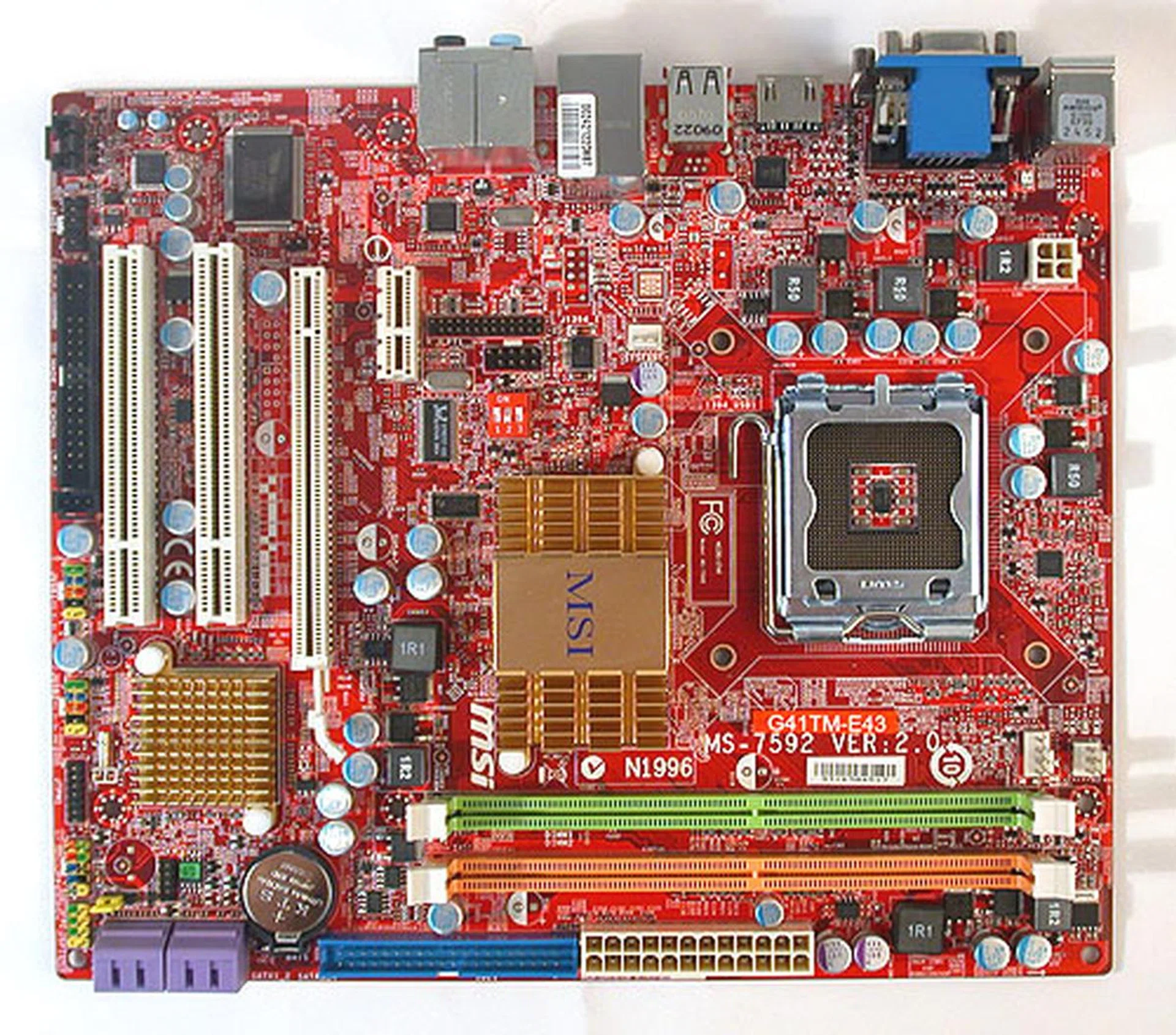 MSI's microATX board based on Intel's G41 Express chipset comes with a decent amount of expansion slots and ports. As you can see him, it's quite a packed PCB.