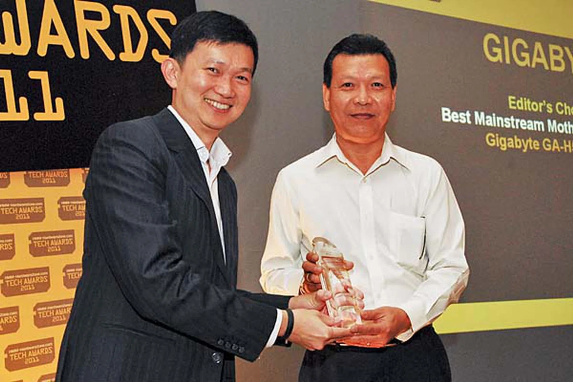Mr. Francis, Operations Manager, CDL, accepting the Editor's Choice award for Best Mainstream Motherboard for Intel (GA-H55N-USB3) on behalf of Gigabyte.