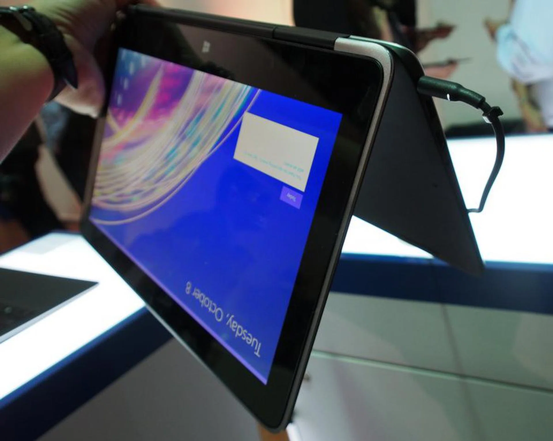 The XPS 11 measures only 11mm at its thinnest point, and 15mm at its thickest. It can also be put into multiple usage modes. 