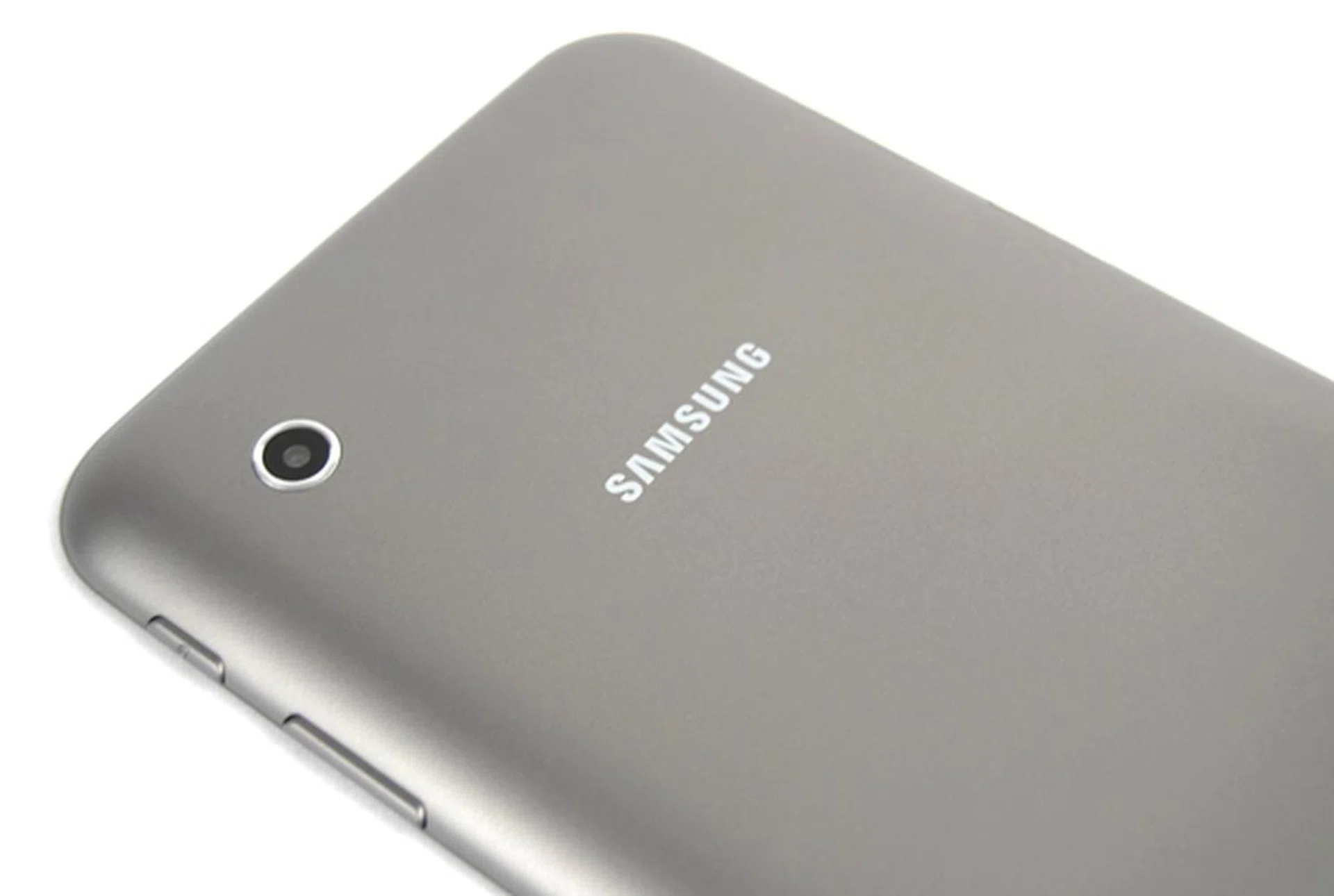 The metallic looking back of the Samsung Galaxy Tab 2 (7.0) is resistant to fingerprints and smudges. It is also pleasing to the touch. Take note that the 3MP camera at the rear is of the fixed focus type.