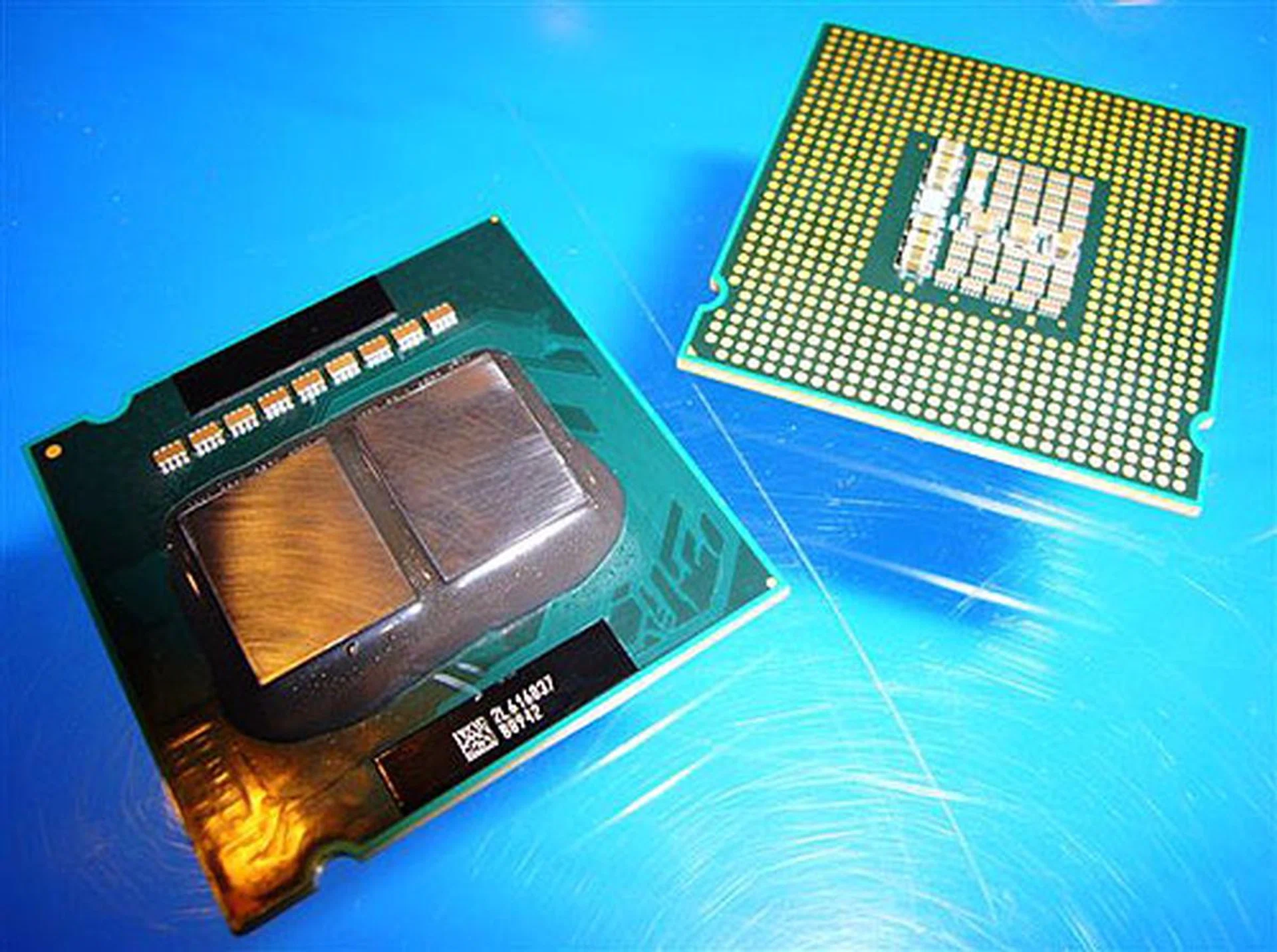 The new quad core desktop processor (codenamed Kentsfield) shown here without the cap.