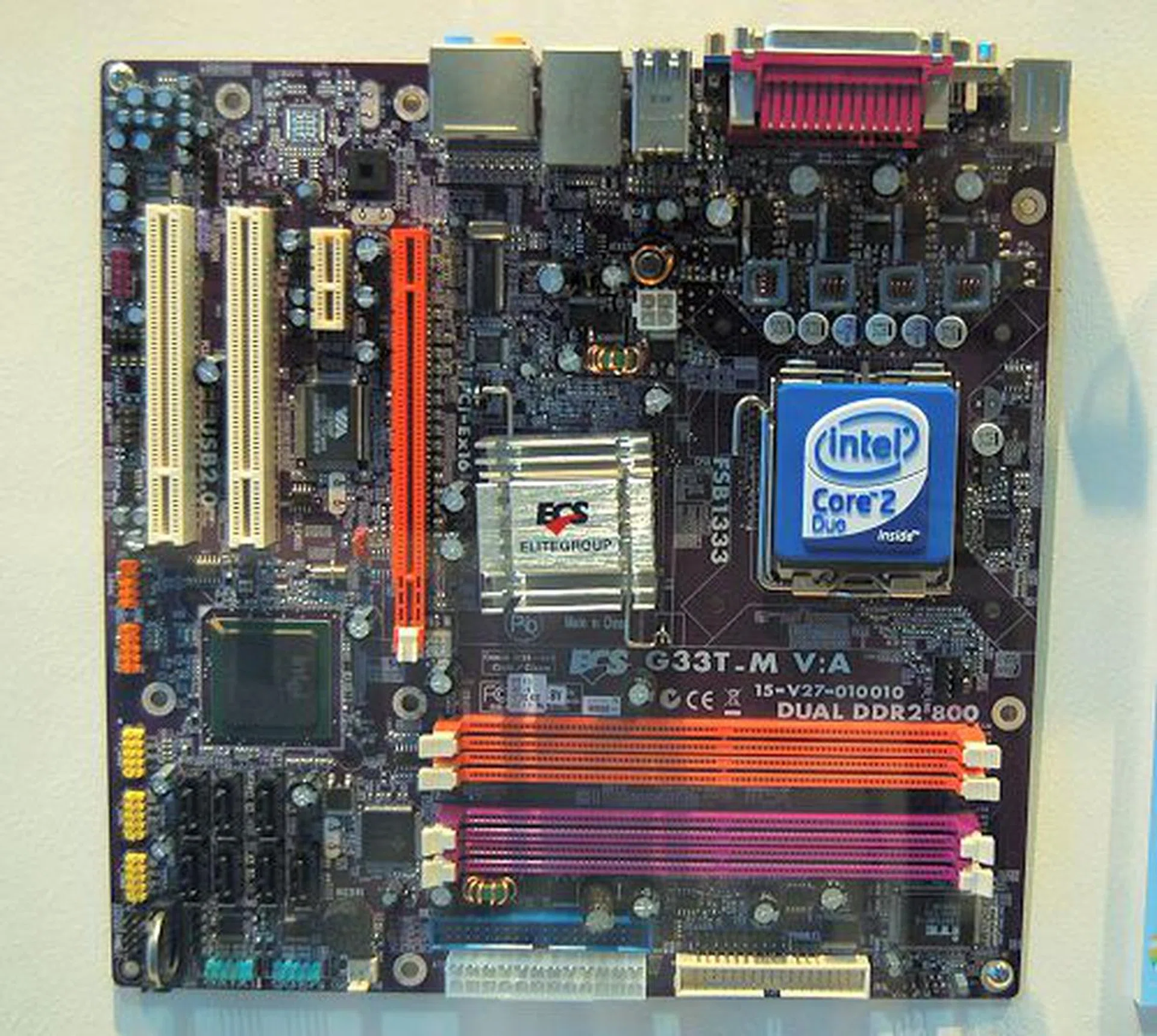  The ECS G33T-M is based on the upcoming Bearlake chipset using the Intel G33 and ICH9DH. This is the first board in our CeBIT tour using the ICH9DH Southbridge that not only supports Intel Viiv technology, but also the much talked about Intel Robson technology. Supports upcoming 45nm processors, 1333MHz FSB processors, dual-channel DDR2-800 memory and has FireWire and DVI-D output.  