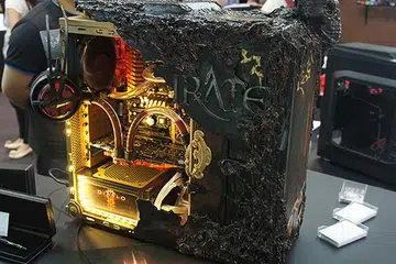 The casing is full of details, with highly-textured panels, a gold-painted chassis and a skull decorating the front bezel.