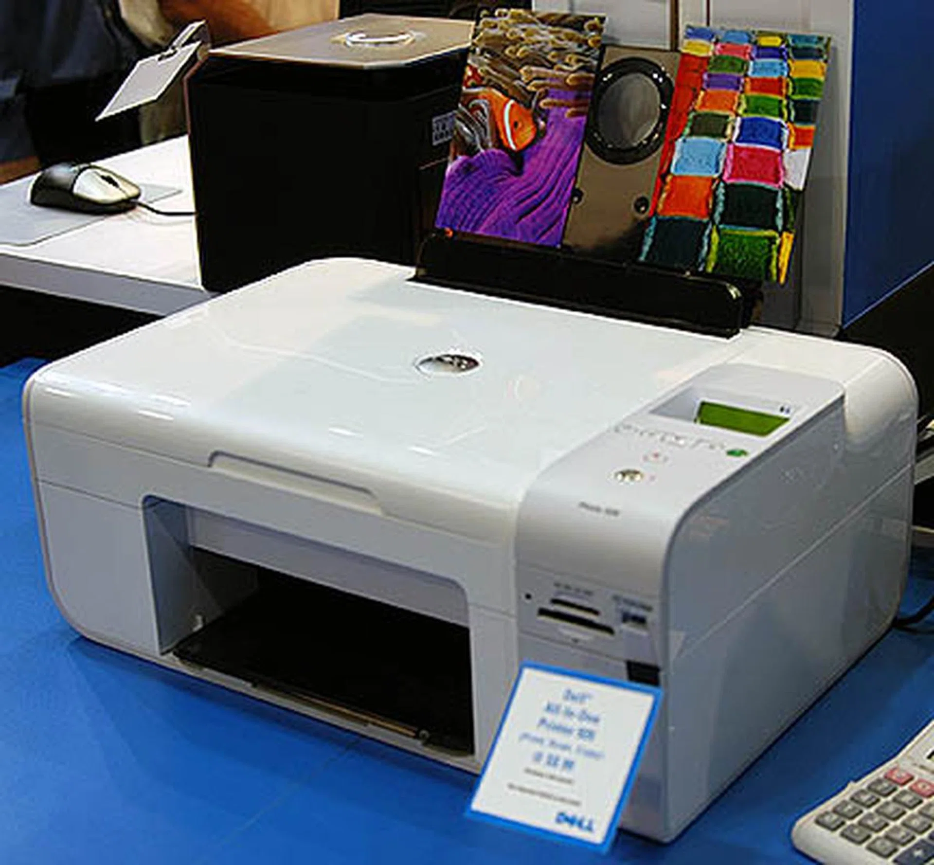  Dell faces an uphill fight with other printer brands by putting up their Photo All-In-One Printer 926 for sale, but you get to grab this handy printer, scanner and copier all in one unit for only S$99 with purchase of any Dell Dimension desktop or Inspiron notebook during the IT Show.  