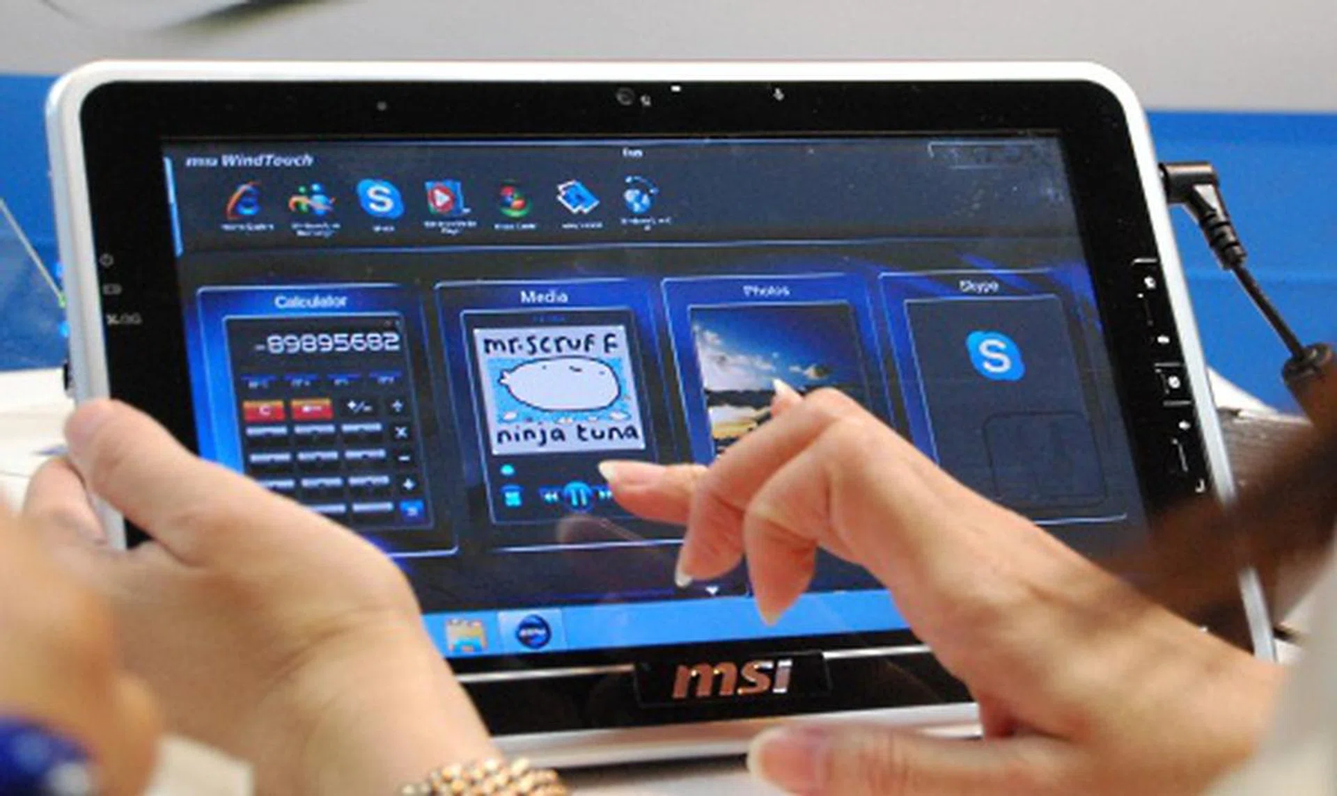 Part of MSI's own touch user interface, Wind Touch. Large icons that can be easily tapped is a crucial part of this custom UI. Automatic rotation to either landscape or portrait according to the orientation of the tablet is also built-in.