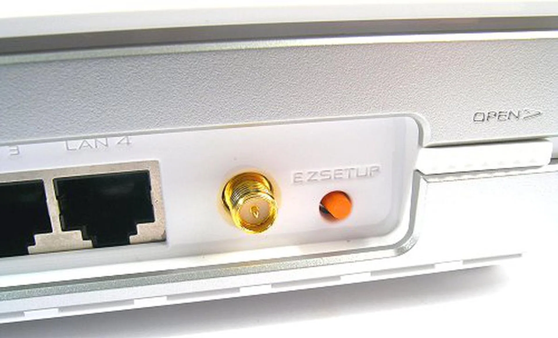 ASUS WL-700gE 802.11b/g Wireless Storage Router | HardwareZone Singapore