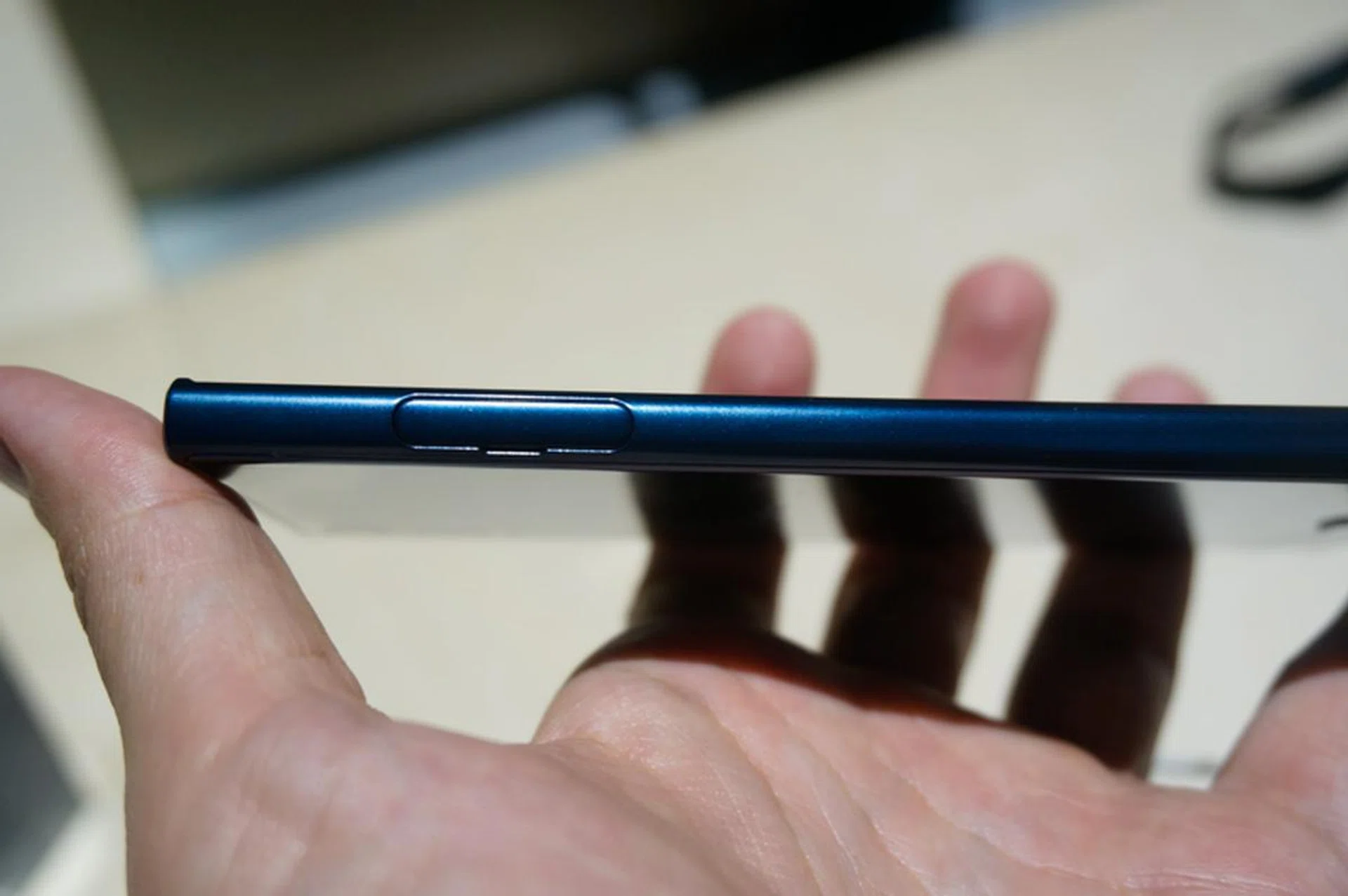 The new ALKALEIDO material feels pretty good in the hands.