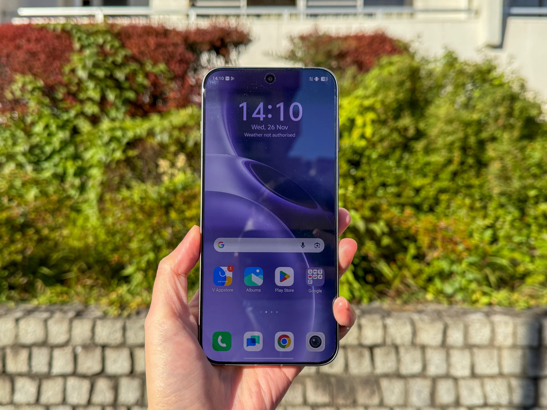 Vivo X300 Pro in Dune Brown.