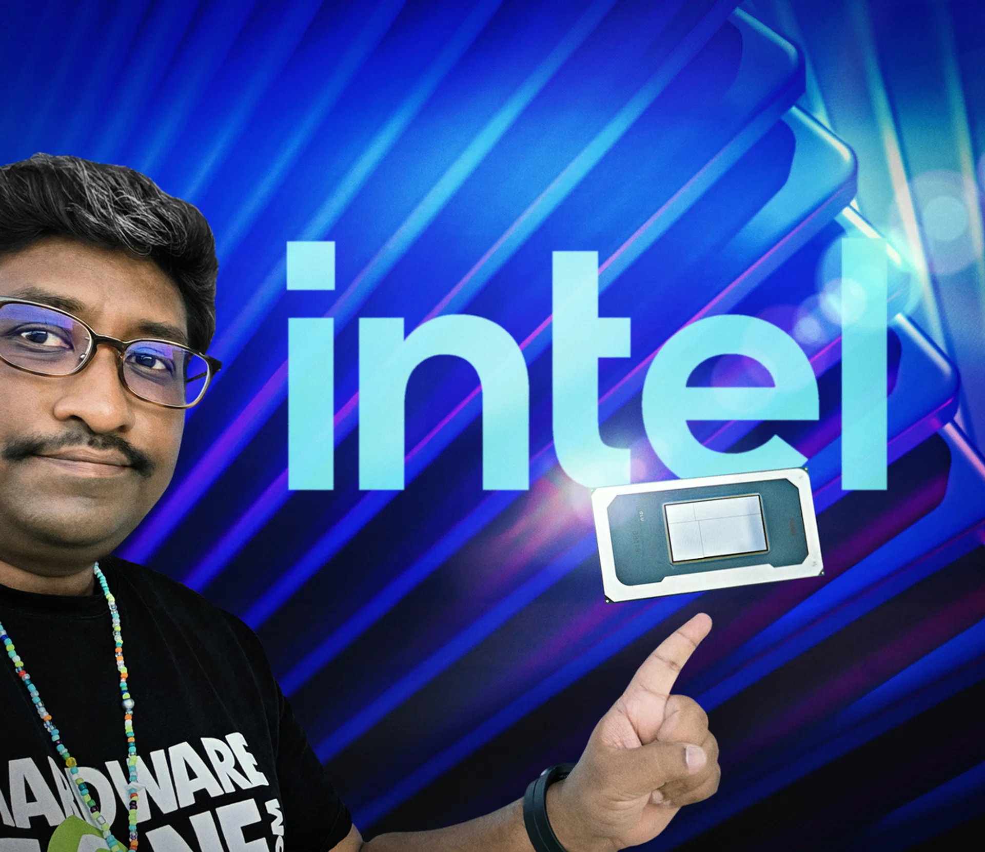 Editor-in-Chief of HWZ holding an Intel Panther Lake processor.