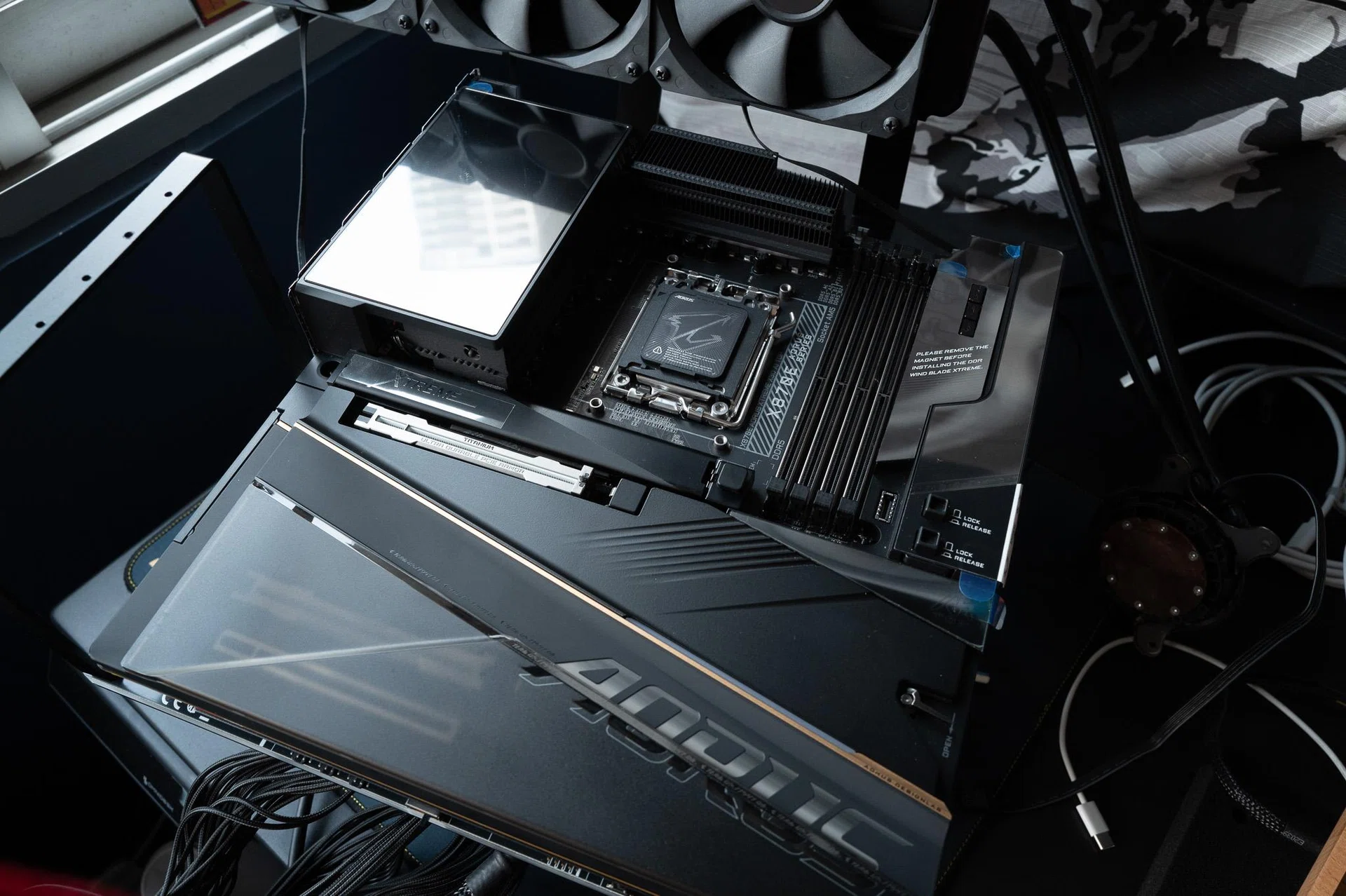 Gigabyte X870E Aorus Xtreme X3D AI Top