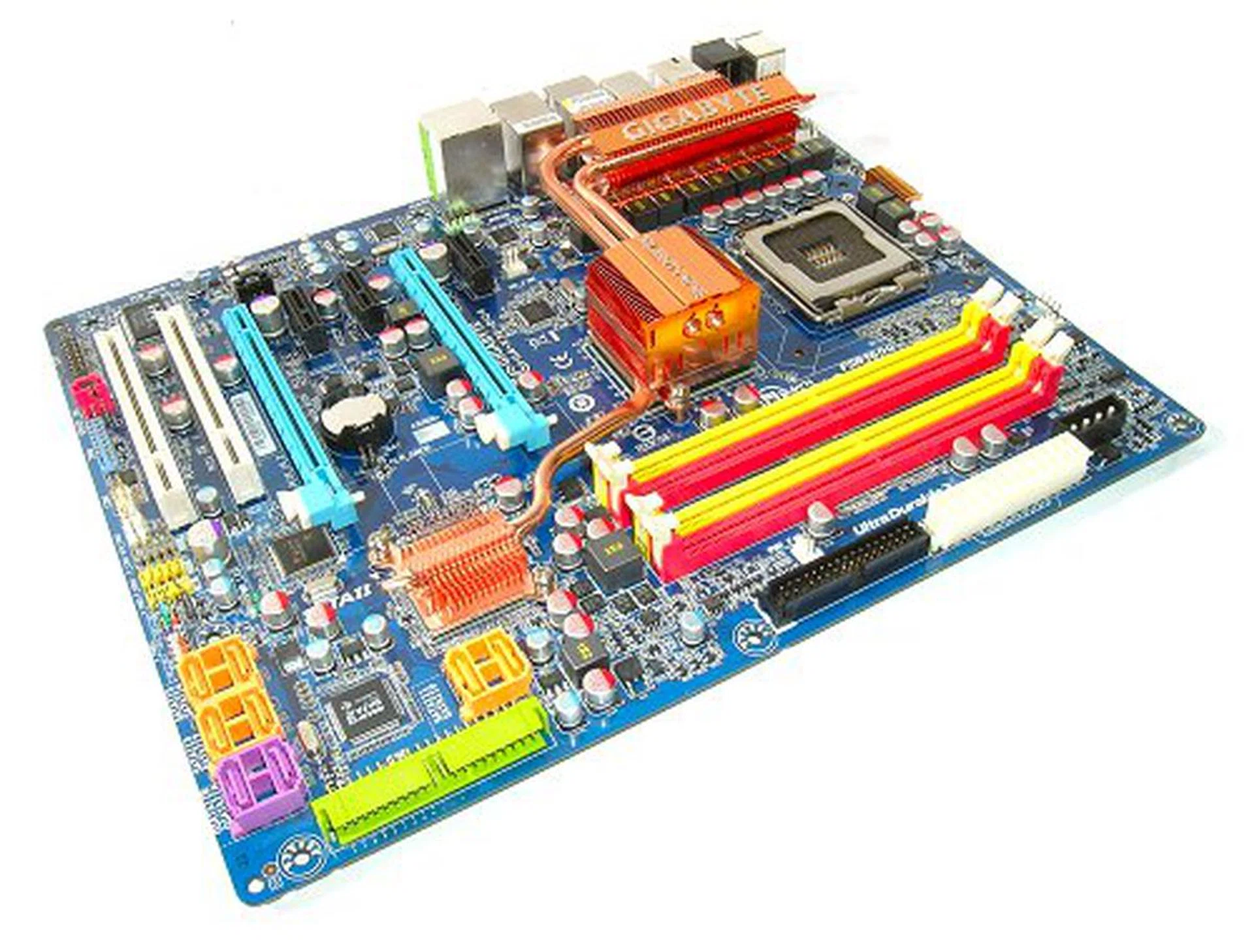 The Gigabyte GA_X38-DQ6 is a great filler motherboard for the incremental upgrader who has waited a long time for proper Intel CrossFire solution. For the rest of the world, wait for the DDR3-only GA-X38T-DQ6.