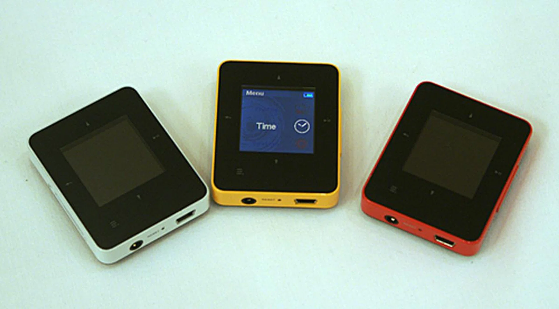 Just 55 x 44 x 12mm in size, the tiny Zen Style M300 has a 1.45-inch TFT touch screen for easier navigation.