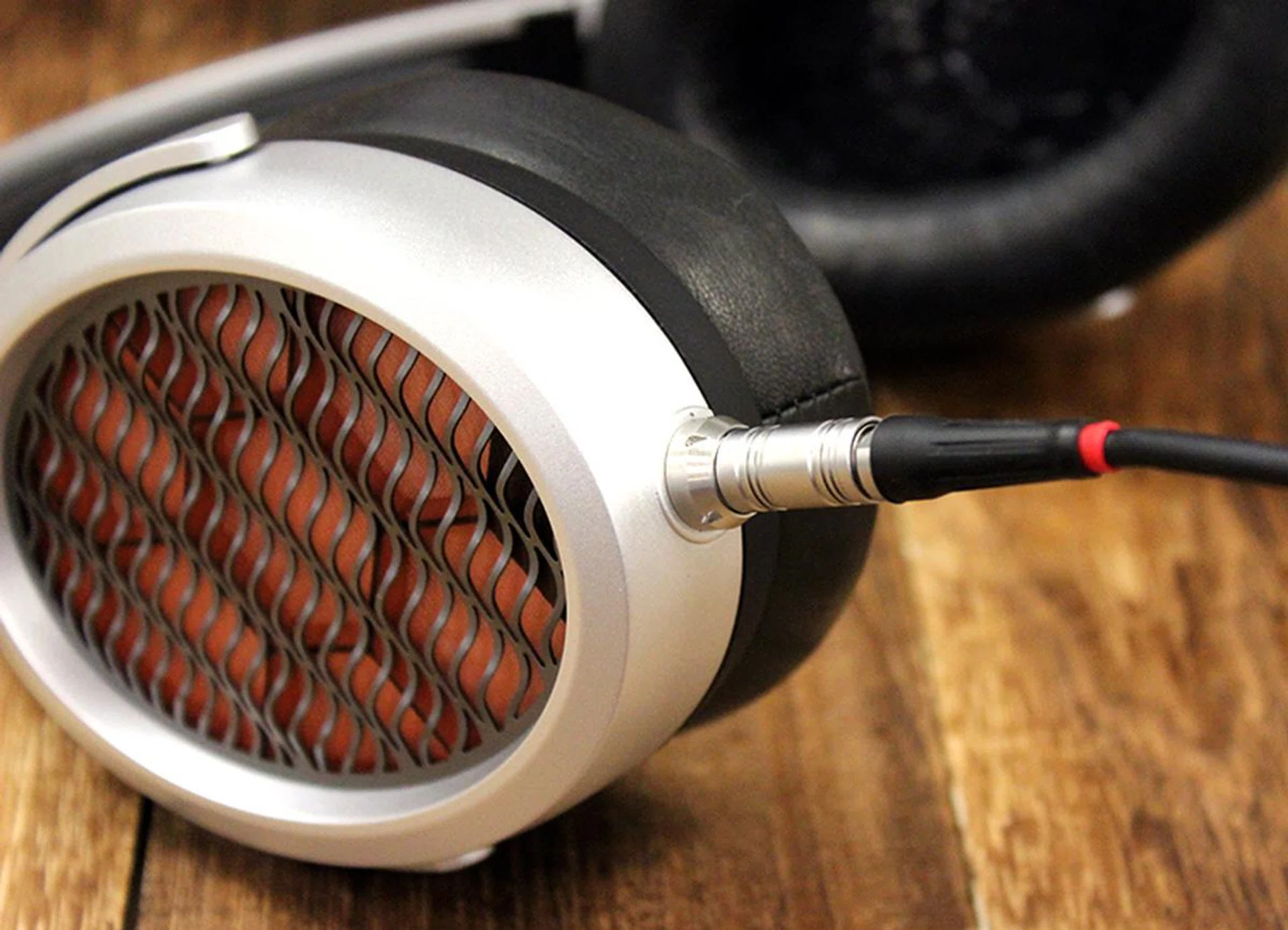 The cables are removable and snap easily into the ear cups.