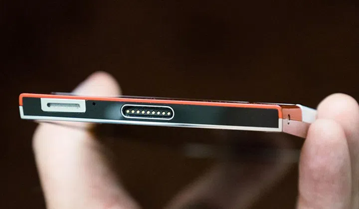 The charging port looks very similar to Apple's MagSafe.