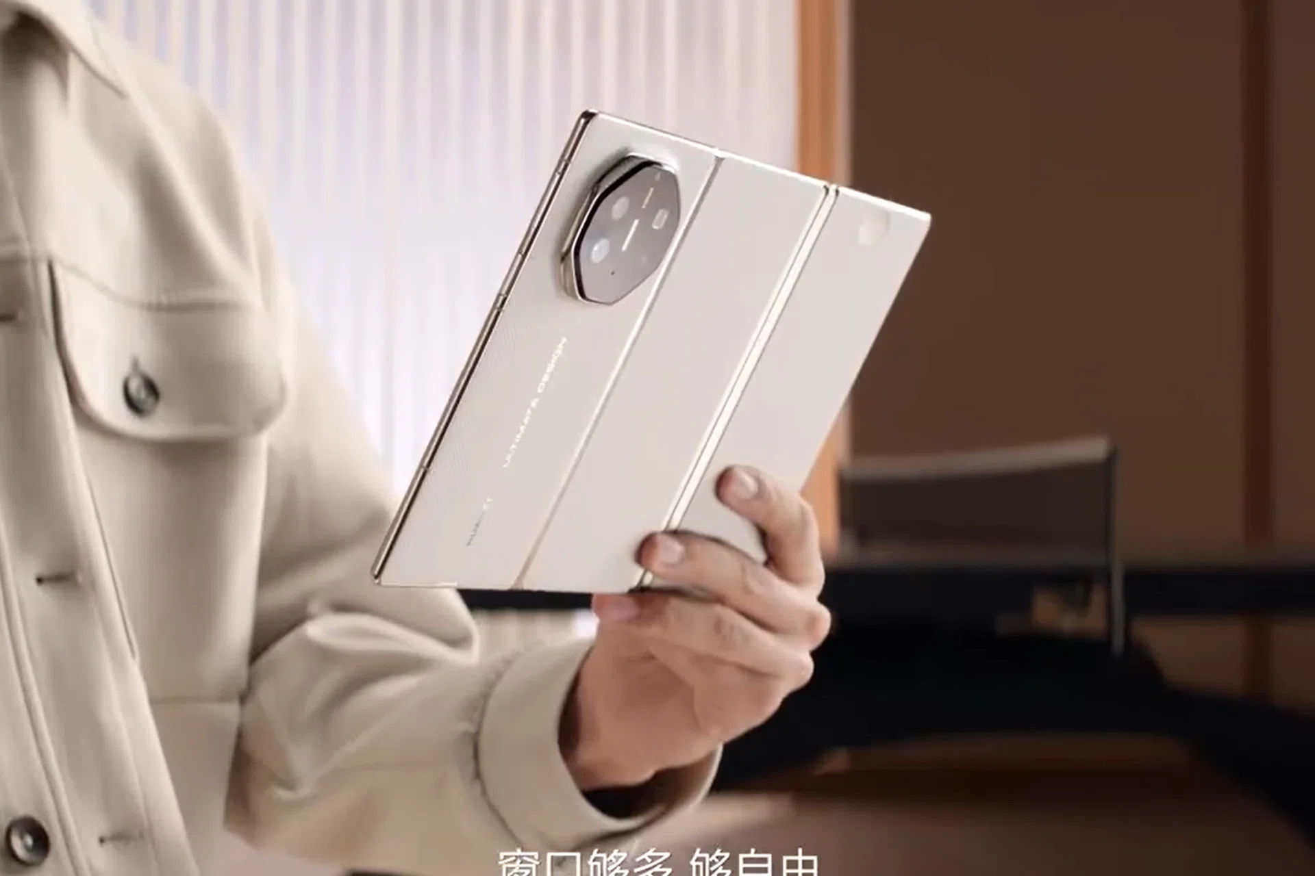 Huawei Mate XTs in White.