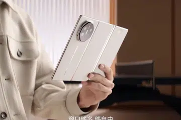 Huawei Mate XTs in White.