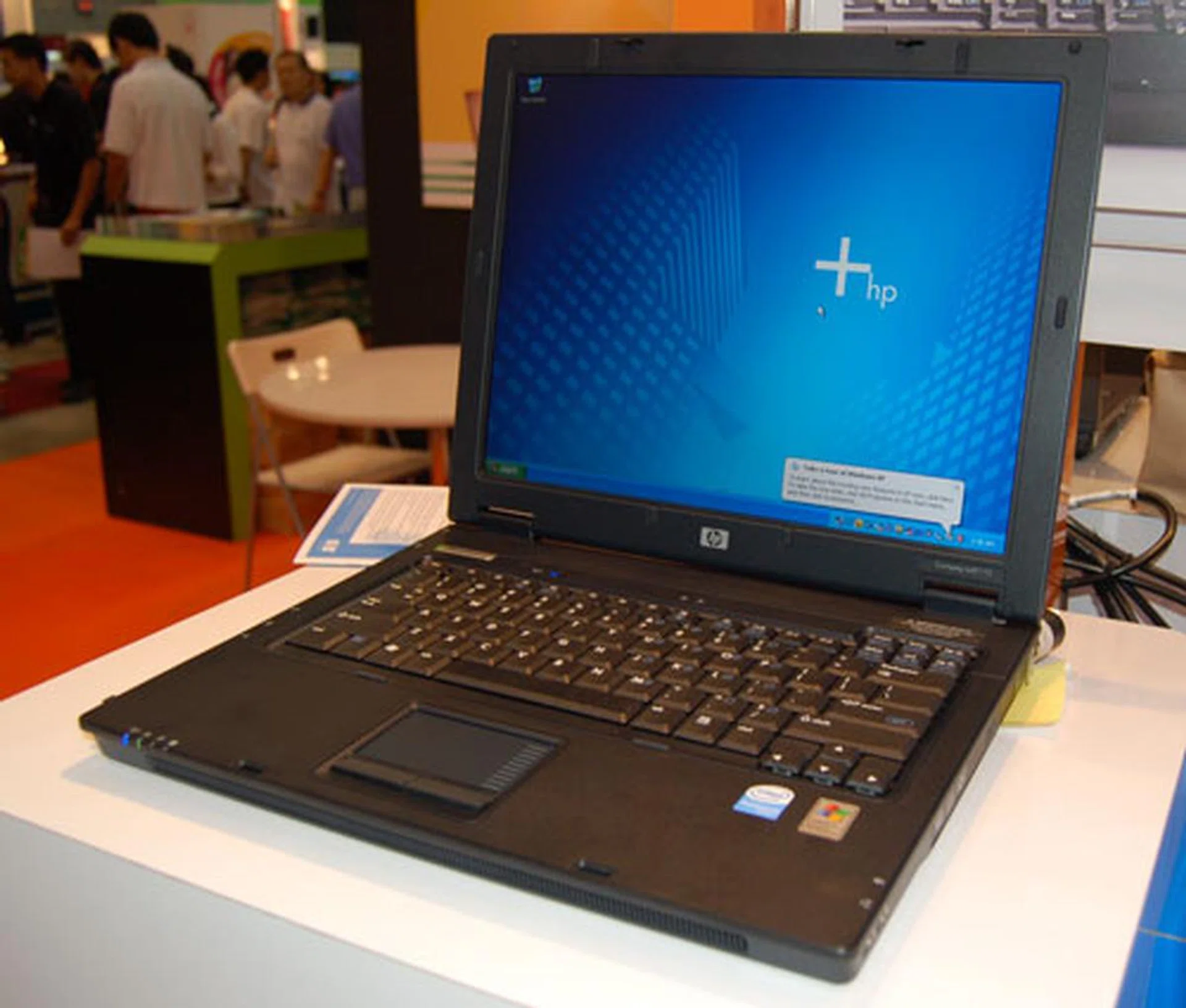 At S$1,499 the nx6110 is HP’s star buy of the show. With a Pentium M 730 (1.6GHz) processor, 60GB HDD, DVD-RW, 512 DDR SDRAM and freebies, the nx6110 is certainly something to keep a look out for at such a price.