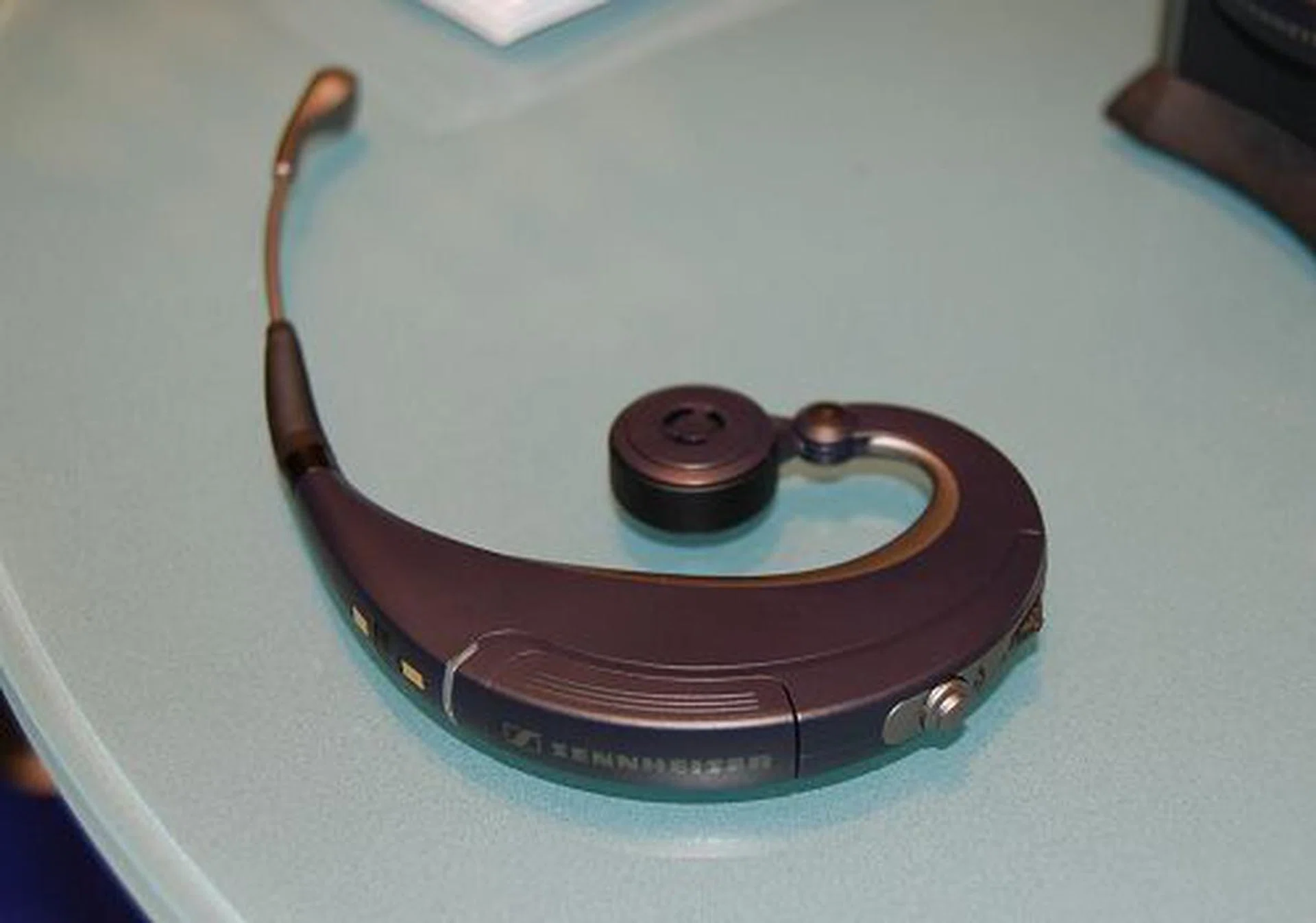  The powerful Bluetooth headset has an operating range of up to 100 meters from the base unit. The 'mouth piece' has built-in noise canceling technology while the earpiece automatically adjusts the volume depending on how noisy or quiet the surrounding environment and this works on the fly. The unit also a removable rechargeable battery and although the base acts as a recharging station, there is secondary battery within the base station to swap with the headset's own piece.  