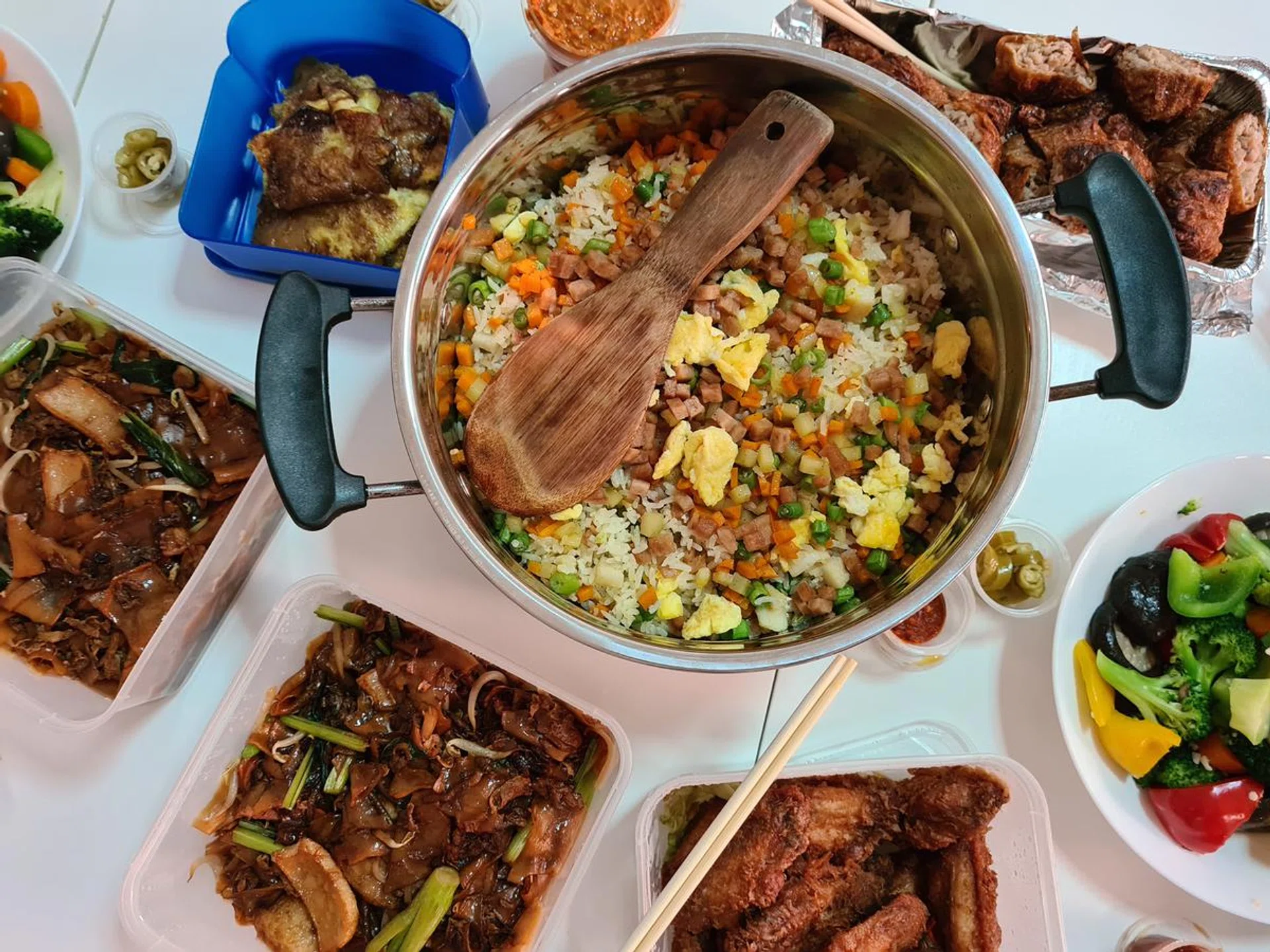 Galaxy S20+. Badly lit food looks good.