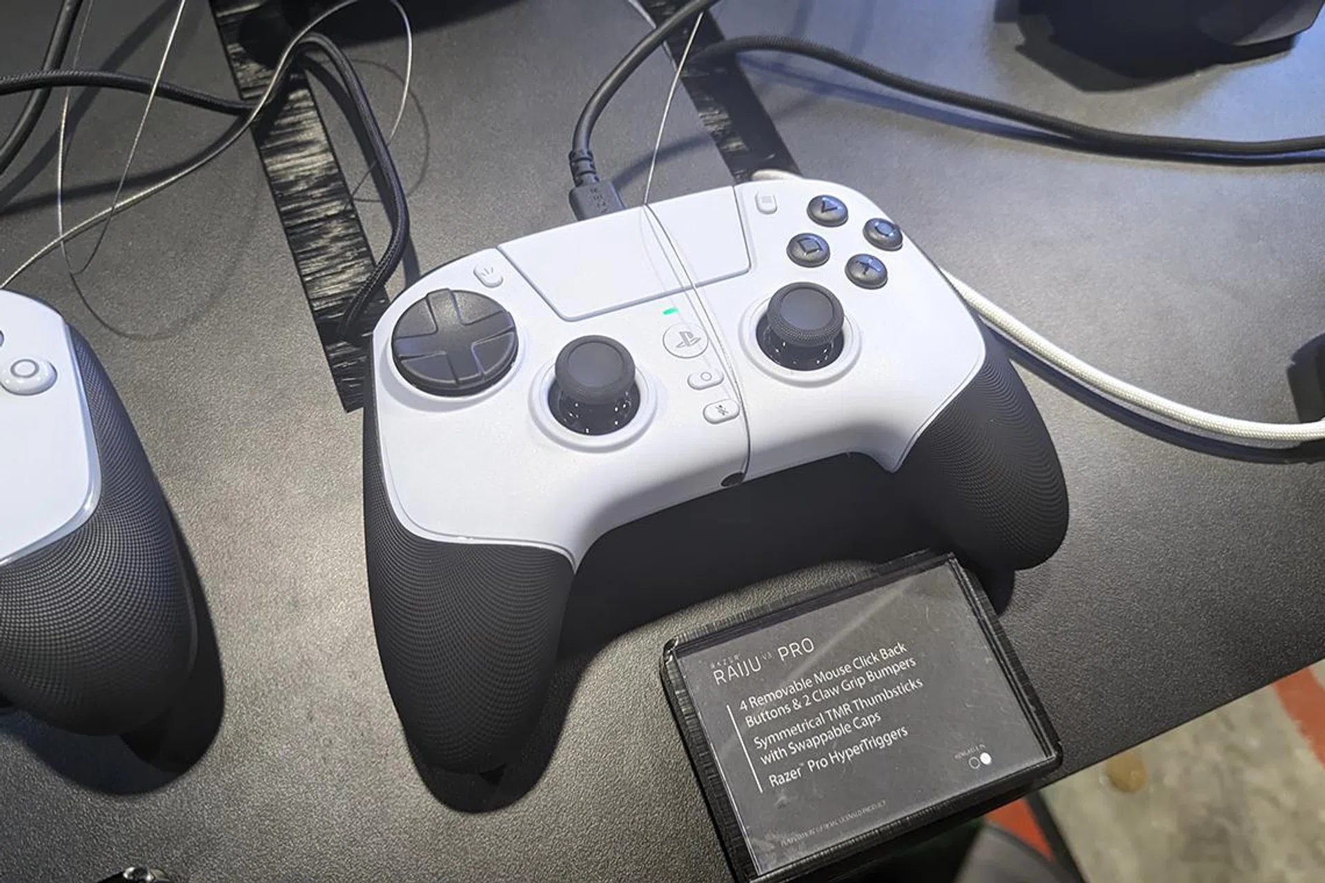 The Razer Raiju V3 Pro is compatible with PS5, PC and mobile.