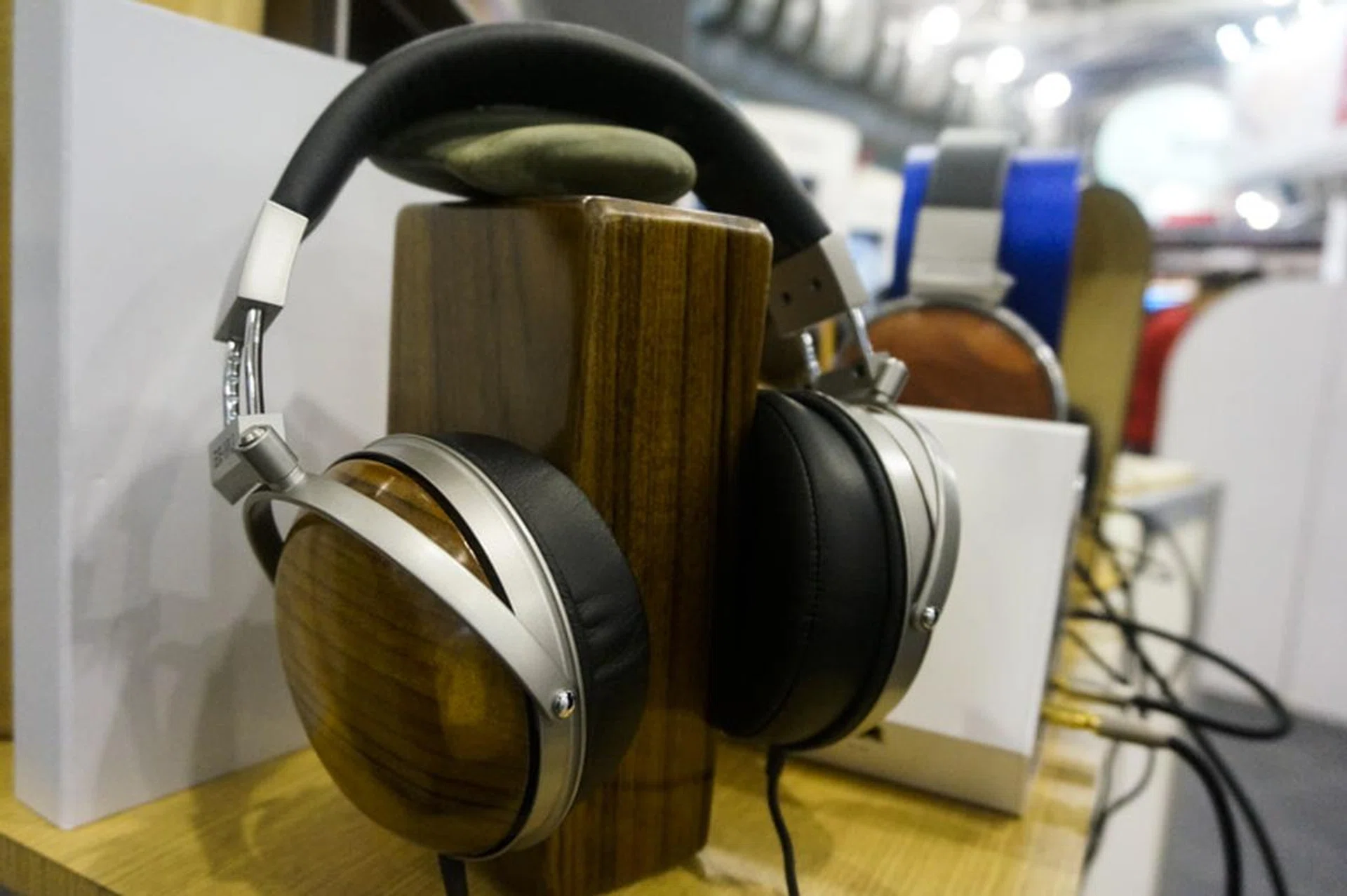 You may not have heard of them, but these E-MU Teak headphones are audiophile reference grade headphones done in partnership with Creative that have a frequency range of 5Hz-45kHz, and use 50mm Neodynium drivers with a bio-cellulose diaphragm. This normally goes for $999, but there’s a crazy deal at the show where you can get the Sound Blaster X7 (black), E-MU XM7 speakers, and a pair of these E-MU Teak headphones for just $1099, a savings of some $900!