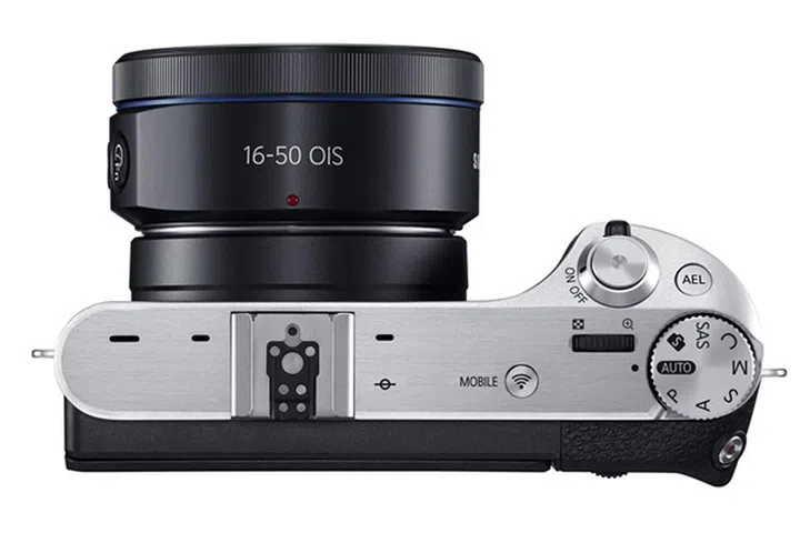 The clean top view shows the NX500 keeps a hotshoe.