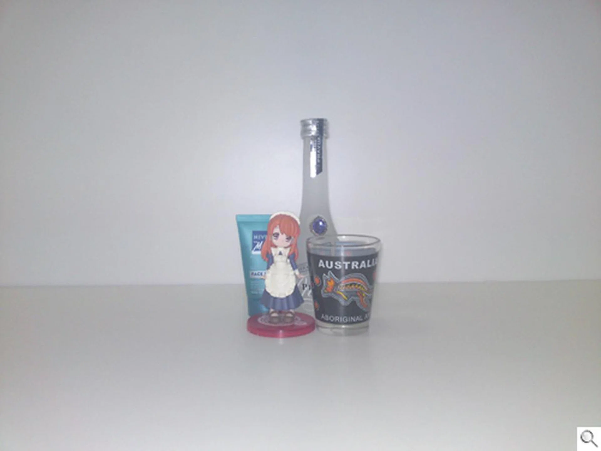 The use of a Xenon flash is still debatable. On one hand, it is stronger than what you can get with a single or probably a dual LED flash. On the flipside, you'll be looking at an even more white-washed image.