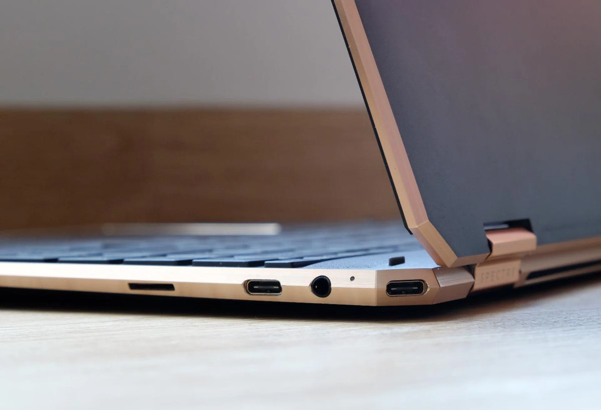 The two USB-C Thunderbolt 4 ports are on the right side of the notebook.