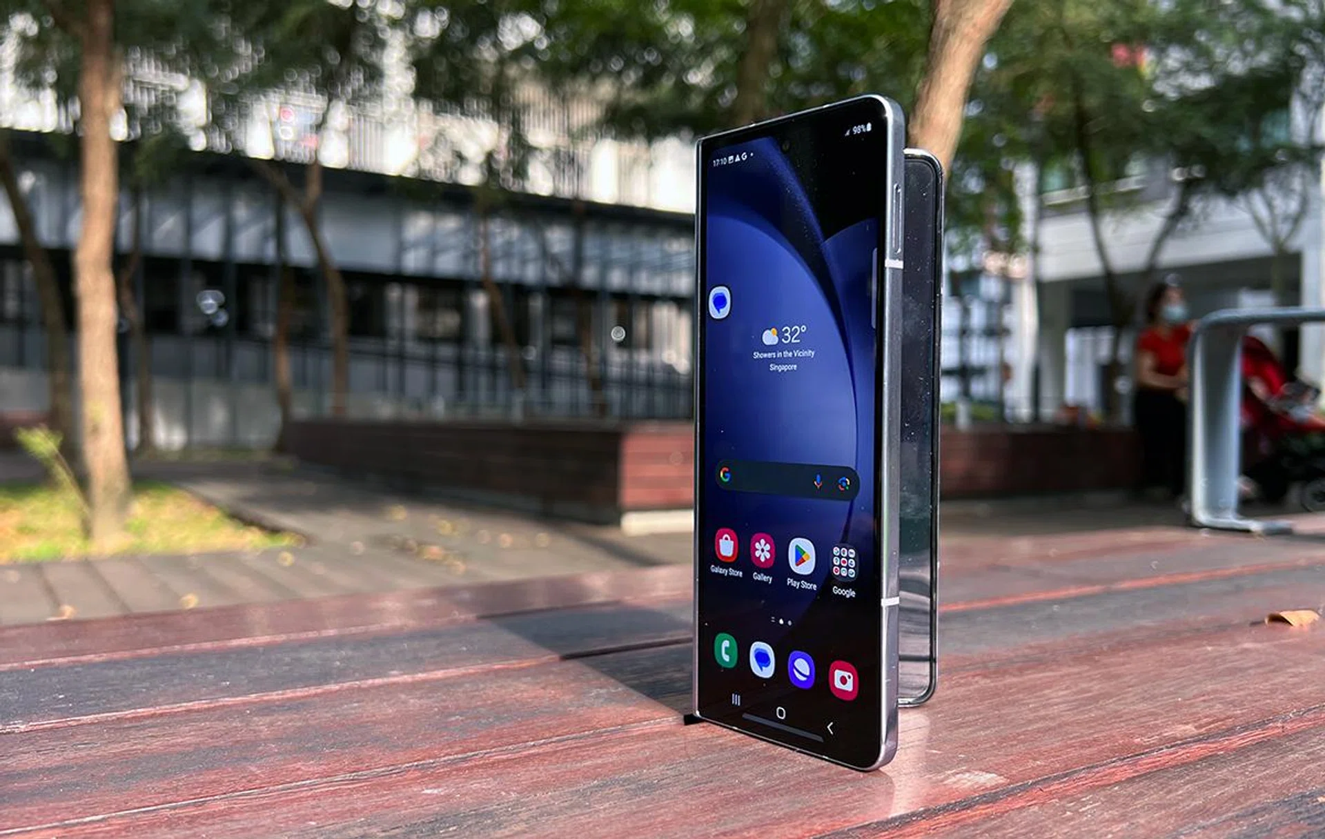 Samsung Galaxy Z Fold5, front.