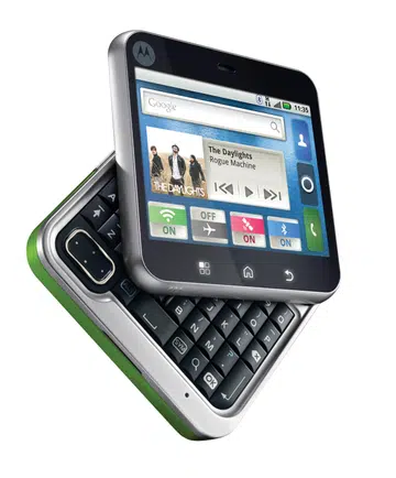 Green is one of the four colors you can choose from to dress the FLIPOUT - the interchangeable covers are given in the box. 