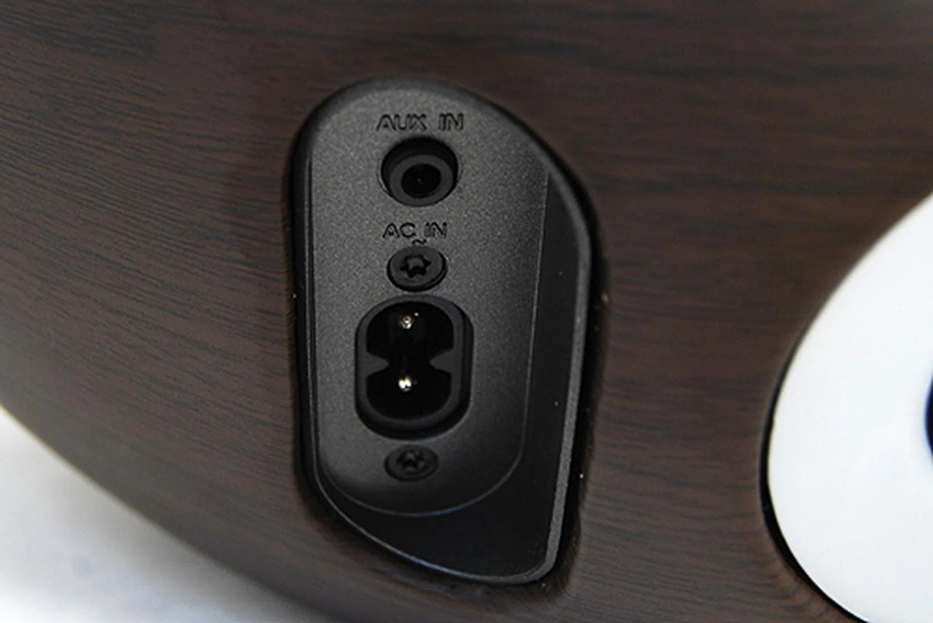 At the back the only ports and connectors you'll find are an AC-in as well as a 3.5mm auxiliary port.