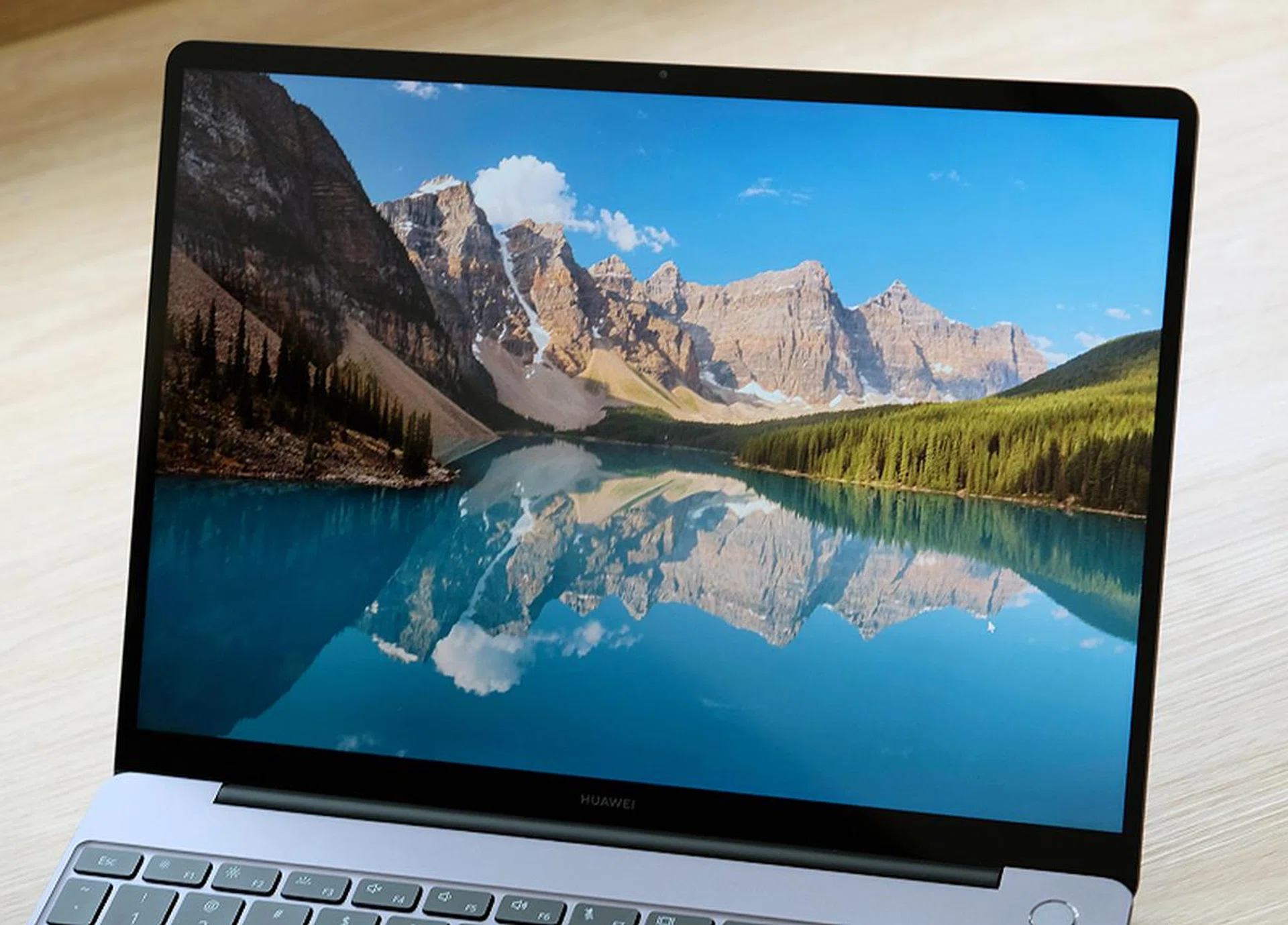 The 13-inch touchscreen display has a 3:2 aspect ratio and it is sharp and punchy.