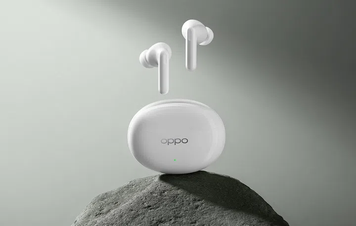 Oppo Enco Air3 Pro in White.