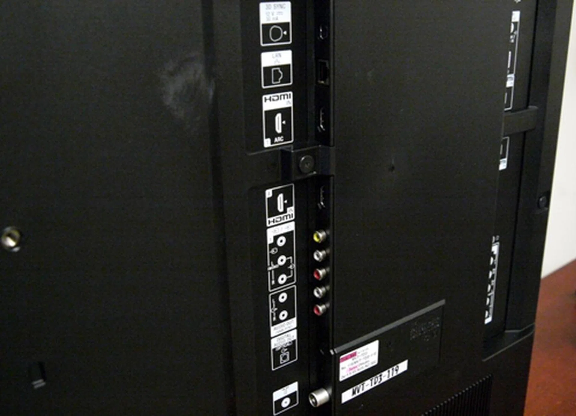 The 3D Sync transmitter port is located just above the Ethernet connector at the upper areas of the back panel. Be sure to hook up the IR transmitter before you happily wall mount the sleek NX810.