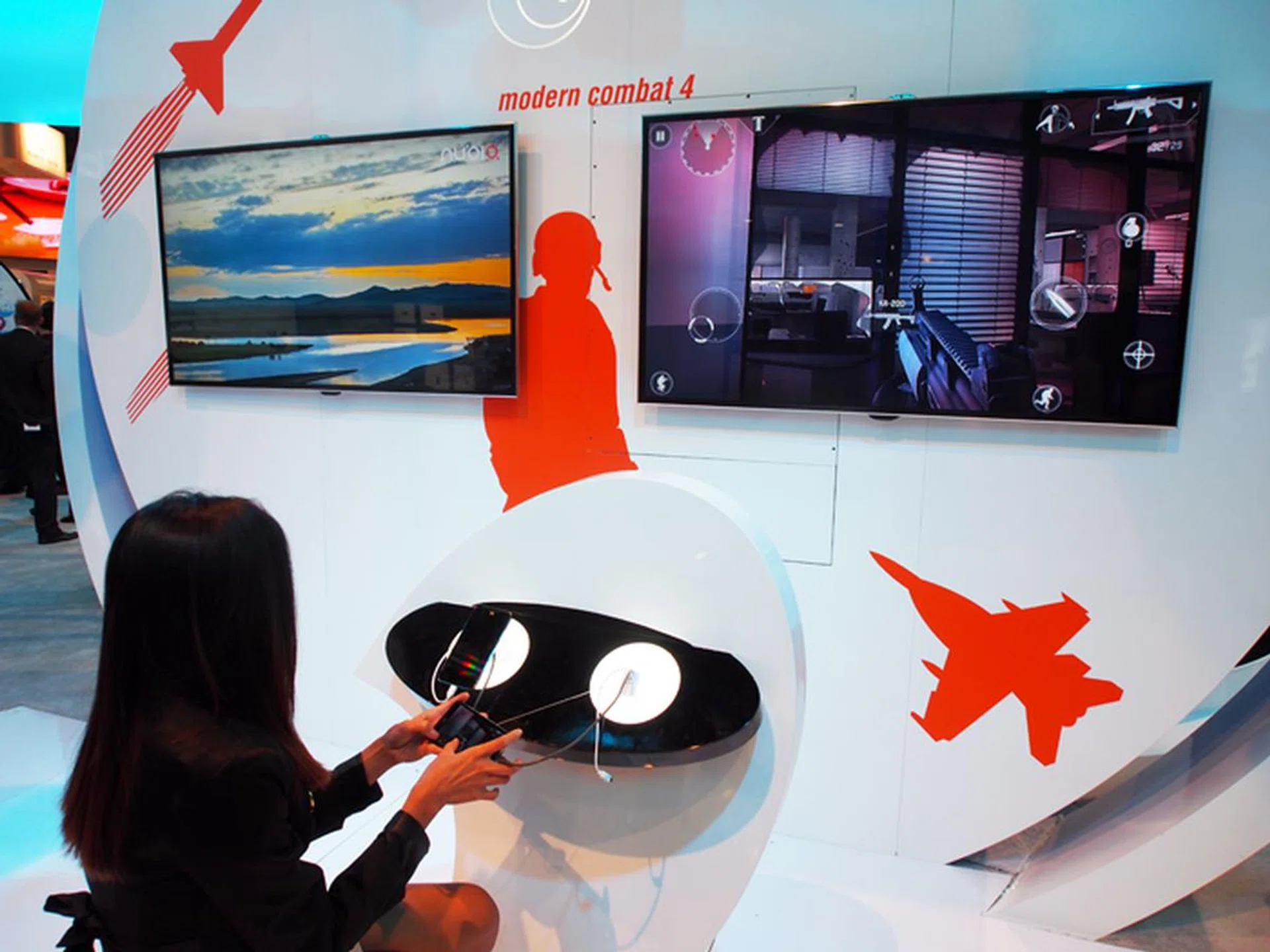 ZTE was showcasing the Grand S II's processing and graphical power by streaming a Grand S II playing 'Modern Combat 4'