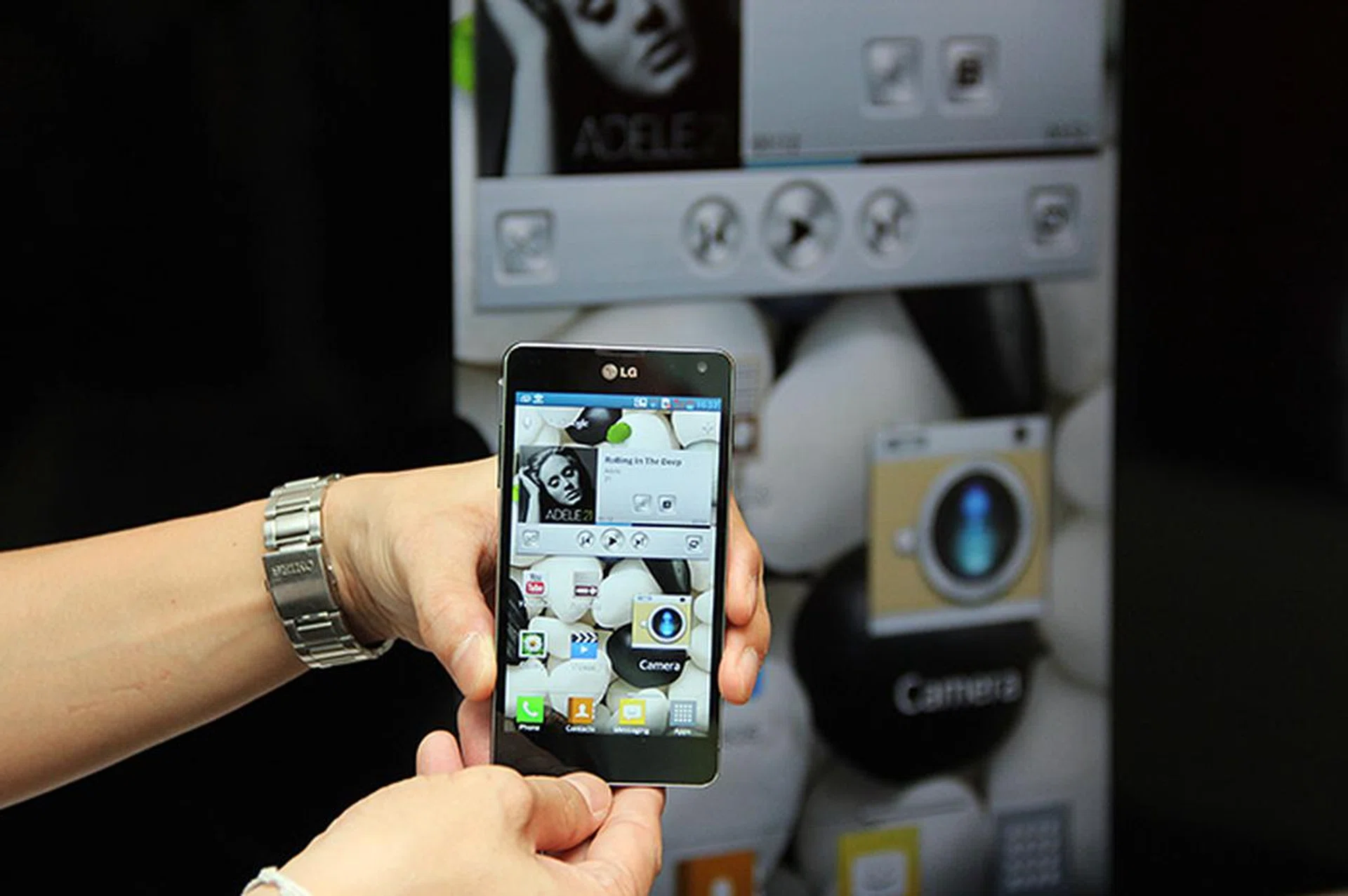 Miracast lets recent Android devices easily mirror their screen onto the TV in just a few steps.
