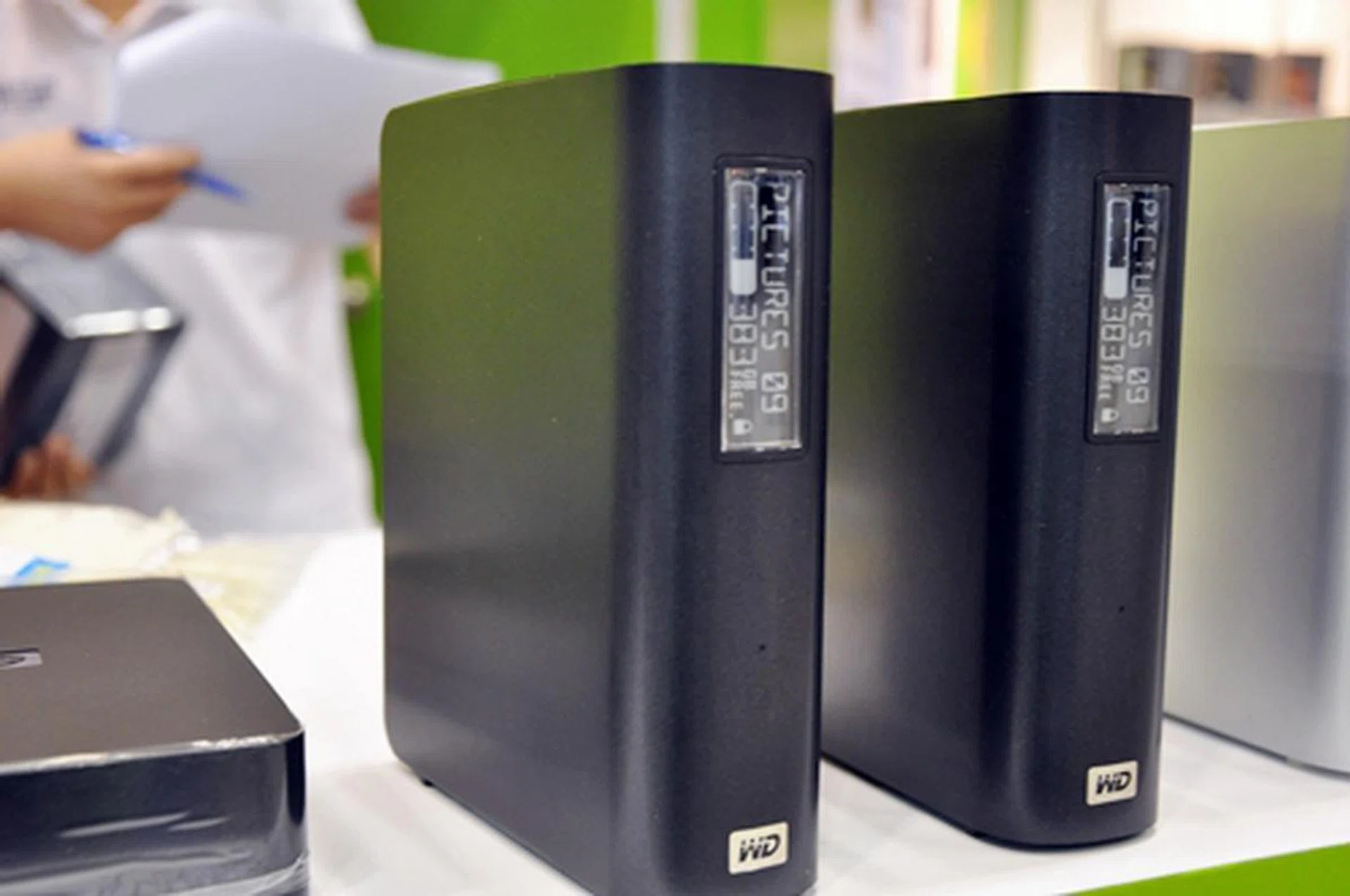 For those with a little more money to spare and prefer a fancier external hard drive, the My Book Studio Edition is your choice selection. Armed with a small LCD screen that shows you details about your storage space, the gadget comes with a 3-year limited warranty and a price tag of $199.90.