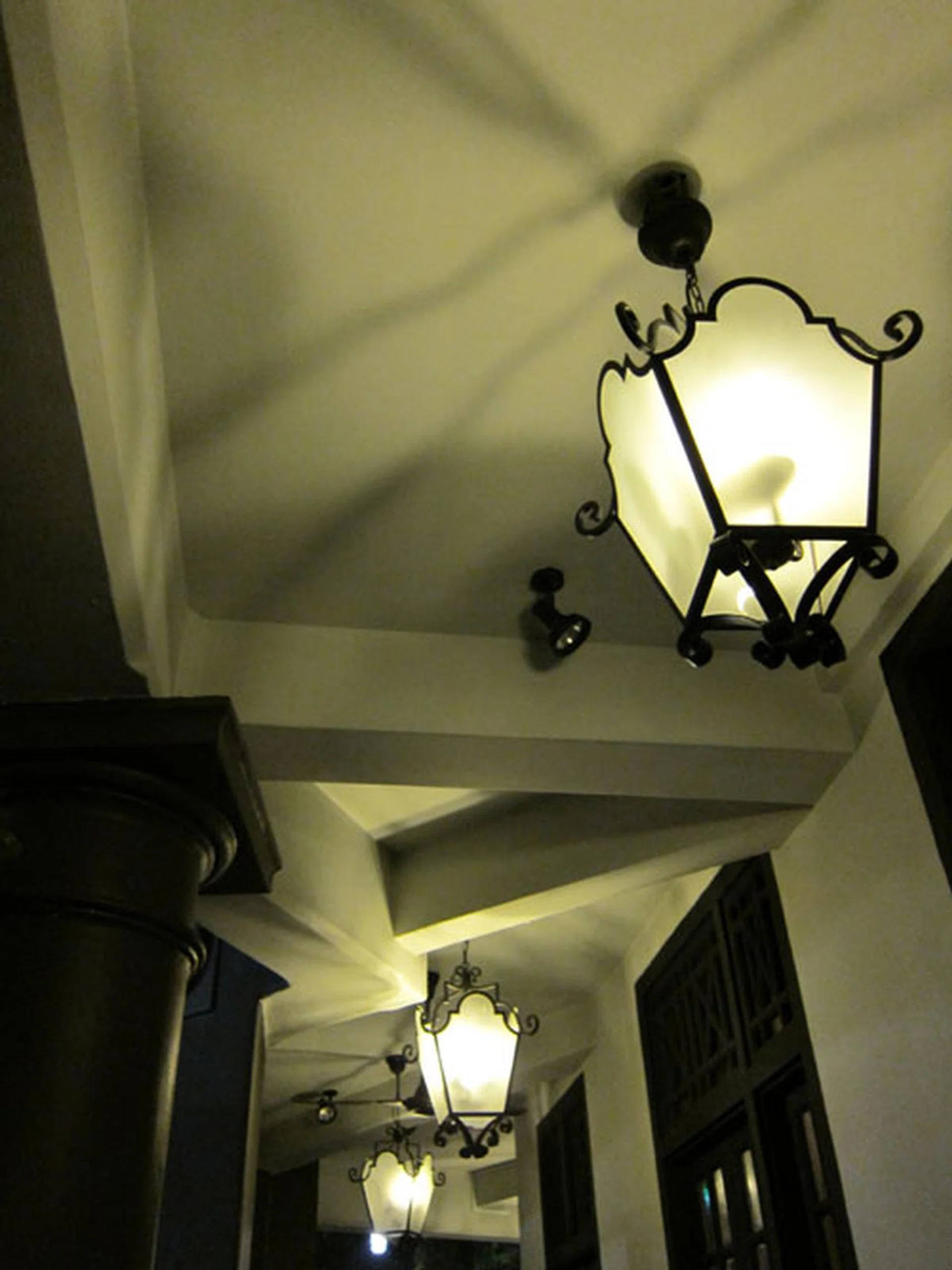 Shot at f/2, 28mm, 1/30 sec, ISO640. Click for the full resolution image (warning: large).