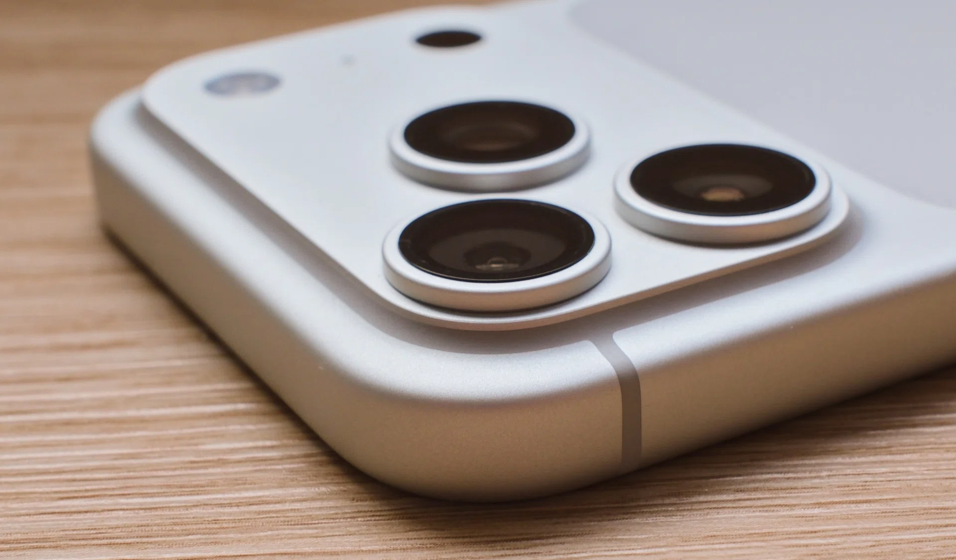 The camera plateau of the Apple iPhone 17 Pro