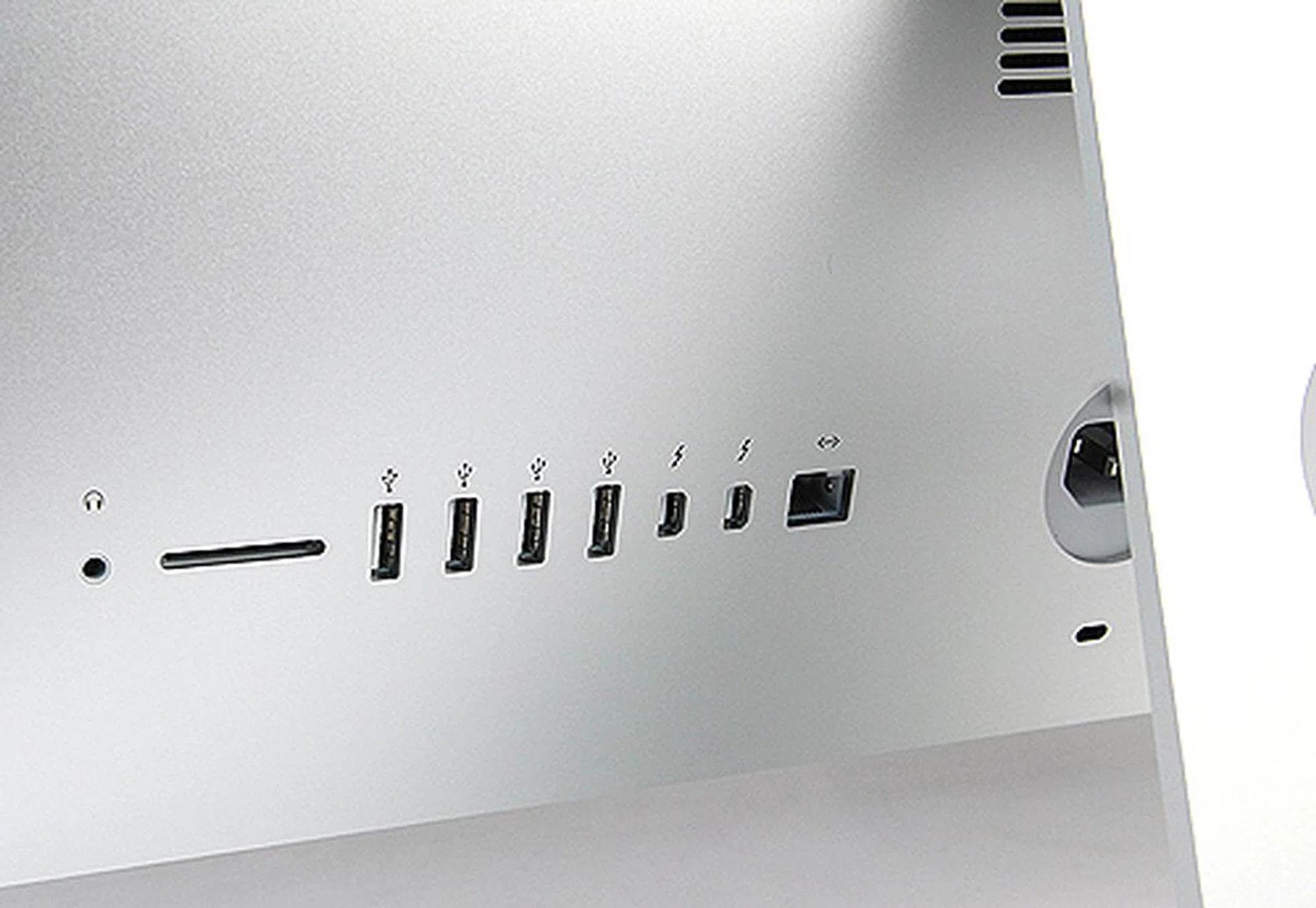 Round the back, from left to right, you'll find a headphones jack, a SDXC card reader, quadruple USB 3.0 ports, two Thunderbolt ports, Ethernet jack and further right is the power connector.