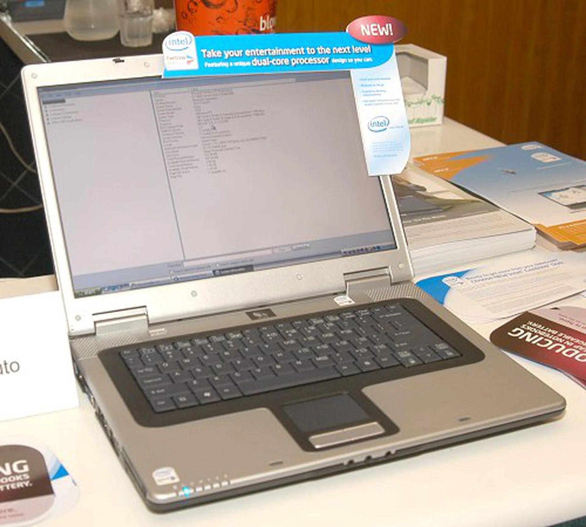 The Pluto B3100 is a mainstream, general purpose notebook that uses integrated graphics to power its 15.4-inch widescreen display.